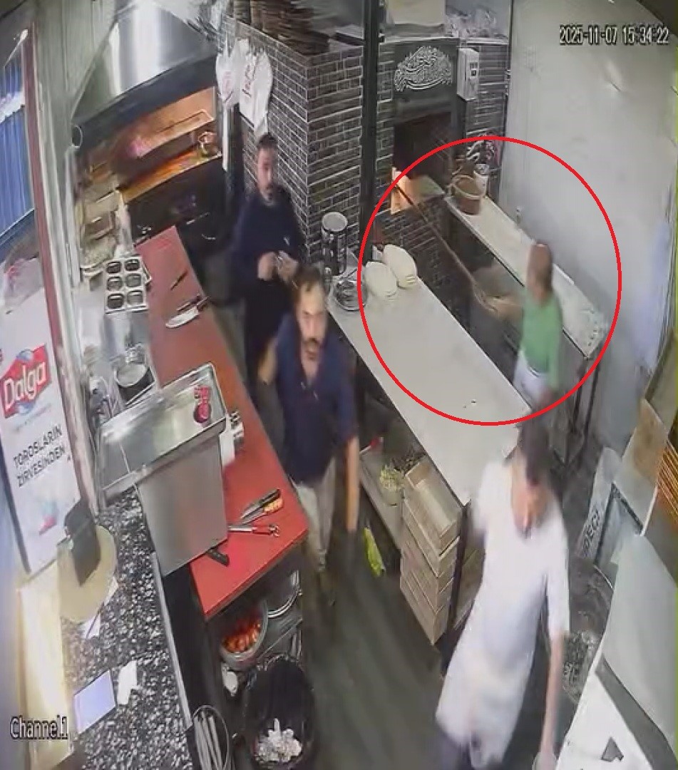 Deprem Anında Herkes Kaçtı, O Küreğini Düşündü! (3)