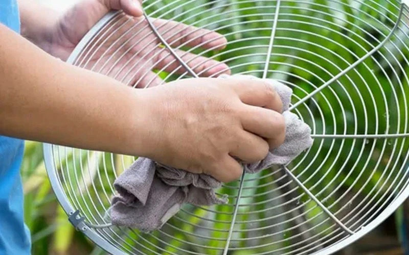 Dolapların Ve Cihazların Altlarını Temizleyin