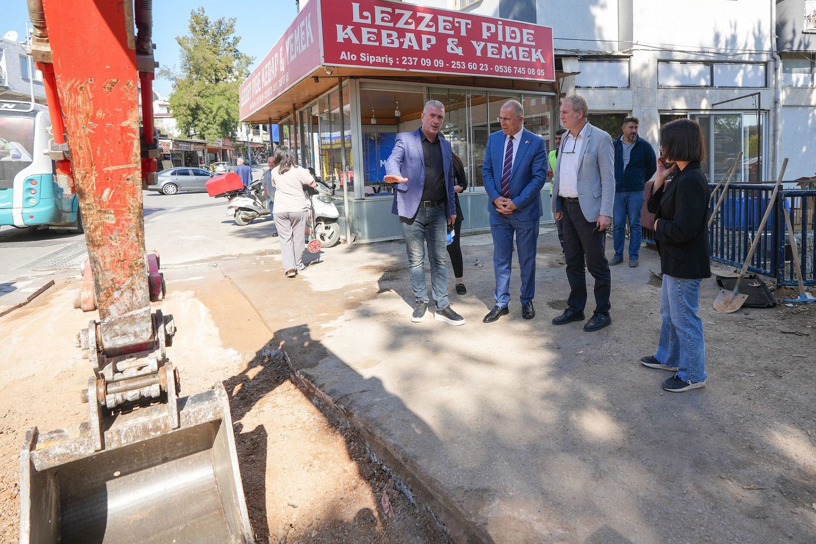 Gaziemir’de Yol Çalışmaları Hız Kesmeden Devam Ediyor (4)