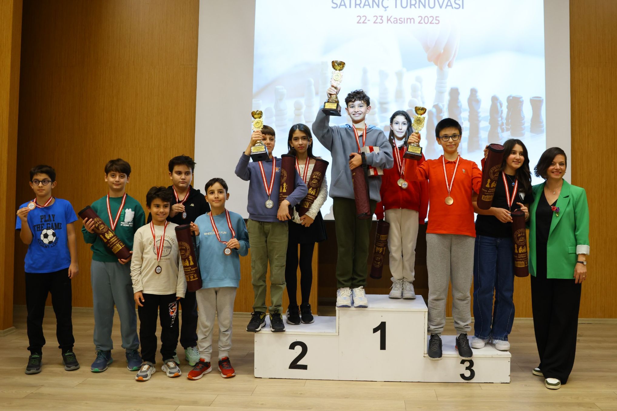 Geleceğin Satranç Yıldızları Karabağlar’da Buluştu (7)