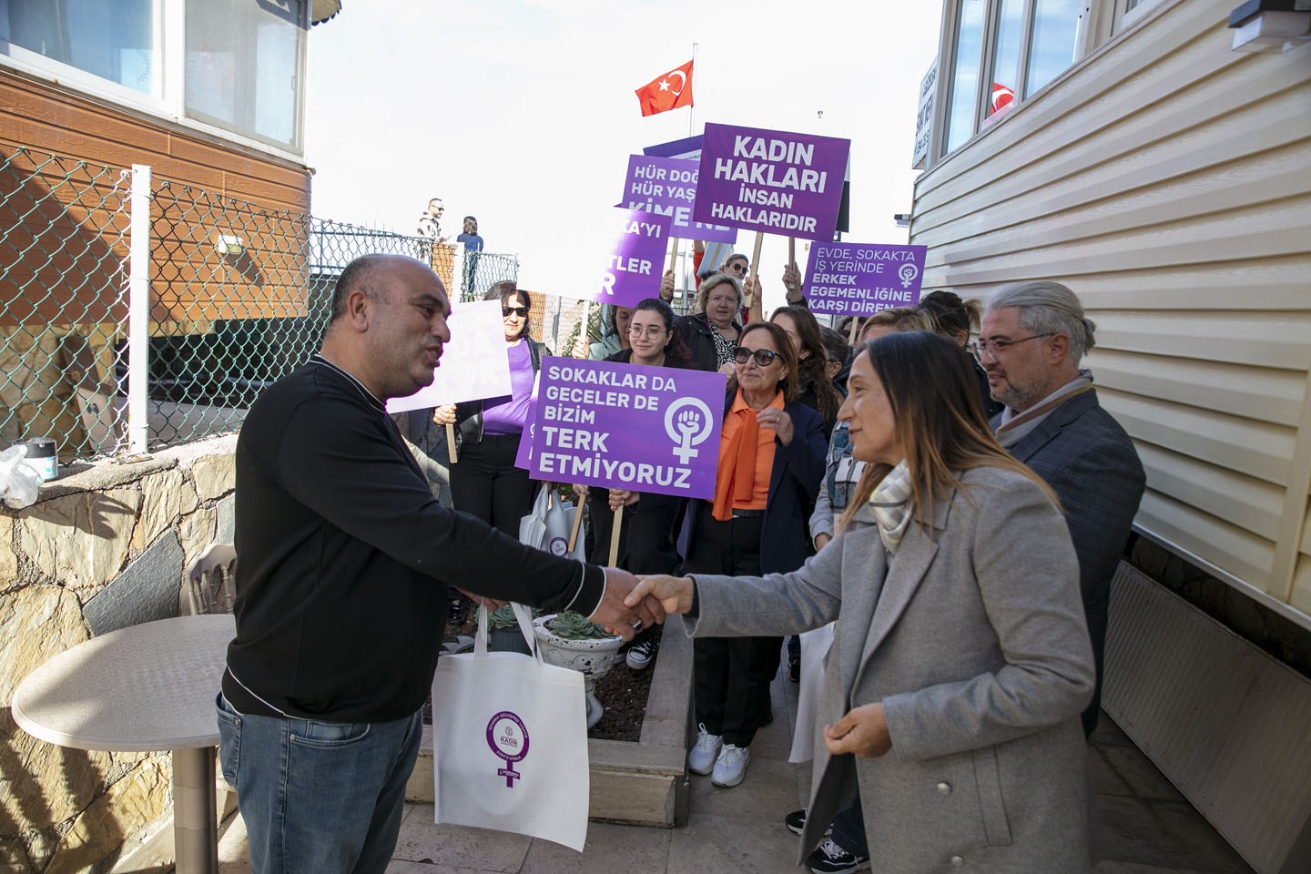 Güzelbahçe’de 25 Kasım’da Şiddete Karşı Güçlü Mesaj (1)