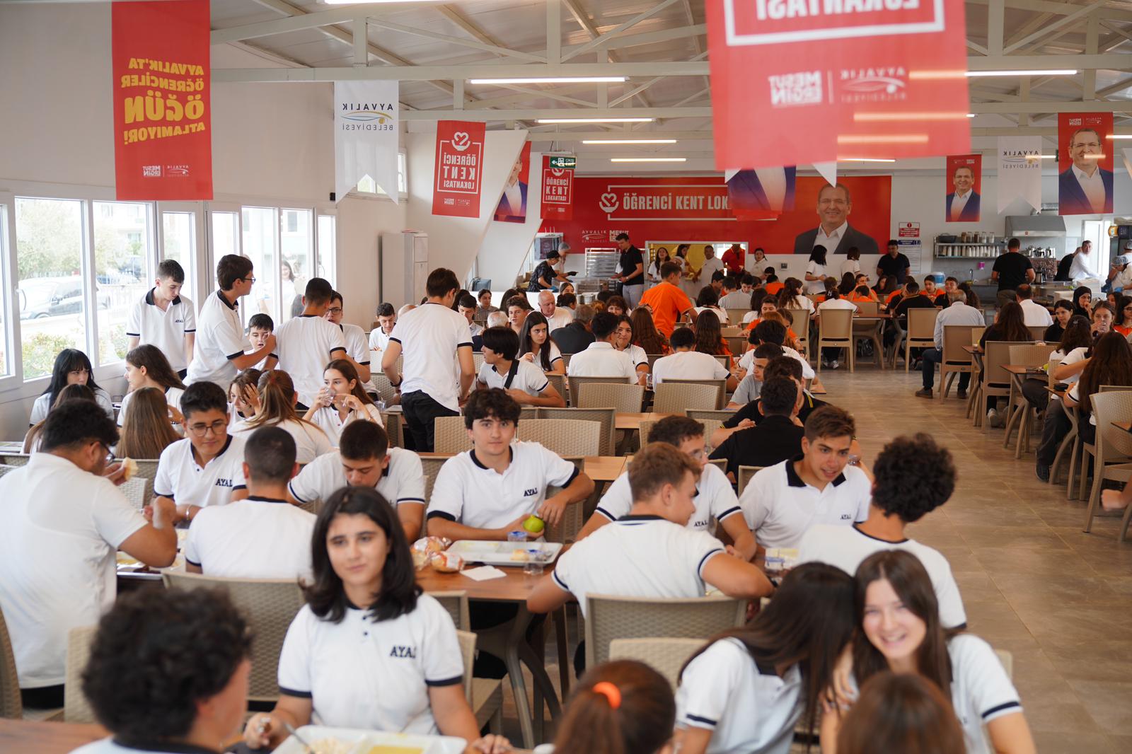 Her Gün 1700 Öğrenci Akın Ediyor! Üç Çeşit Yemek Ve Meyve Sadece 30 Tl (1)