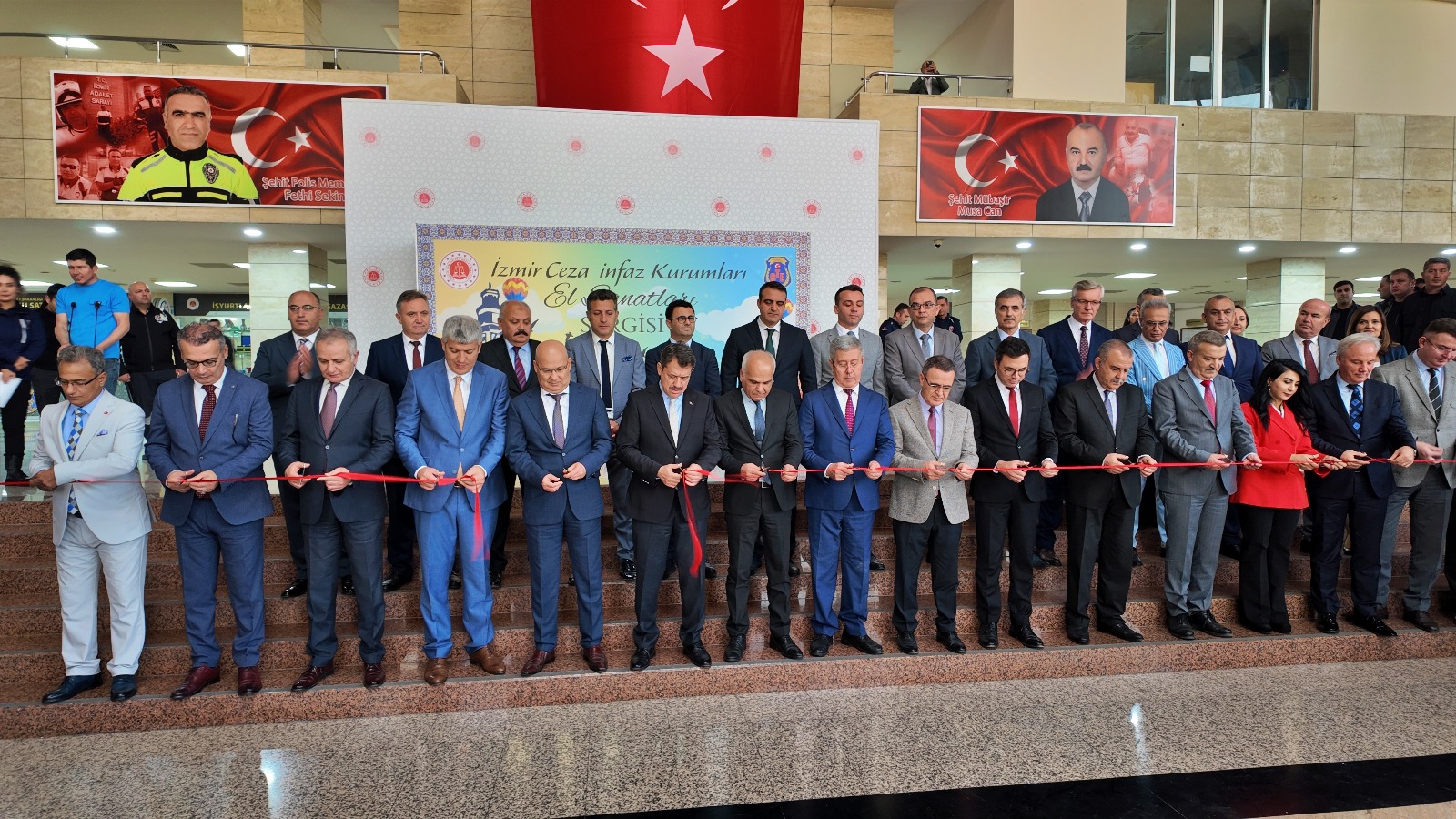 İzmir Adliyesi'nde Büyük Sergi! Hükümlülerden El Emeği Eserler (3)