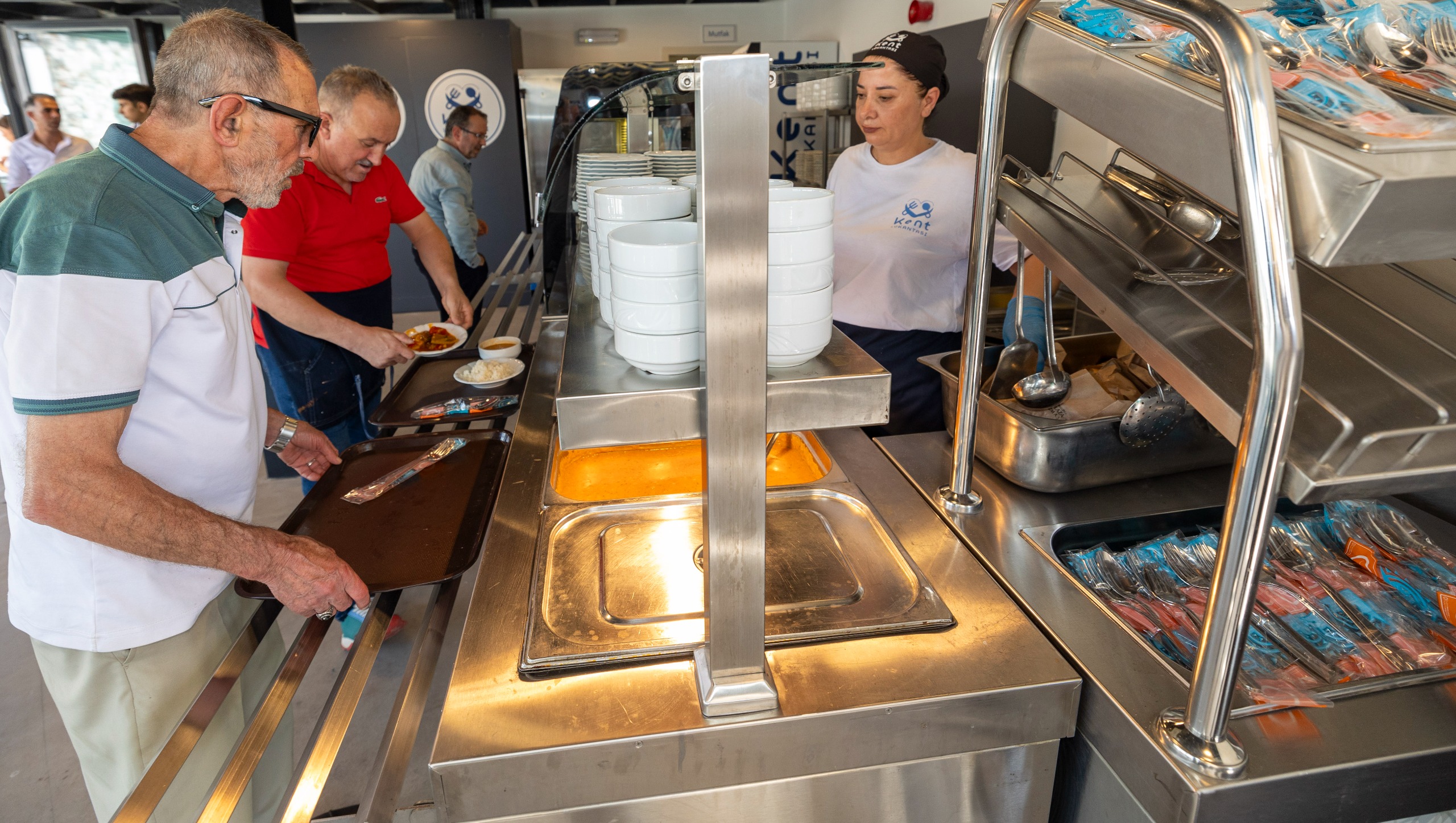 İzmir Büyükşehir’den Anlamlı Karar 10 Kasım'da 2.500 Kişiye Ücretsiz Yemek (3)