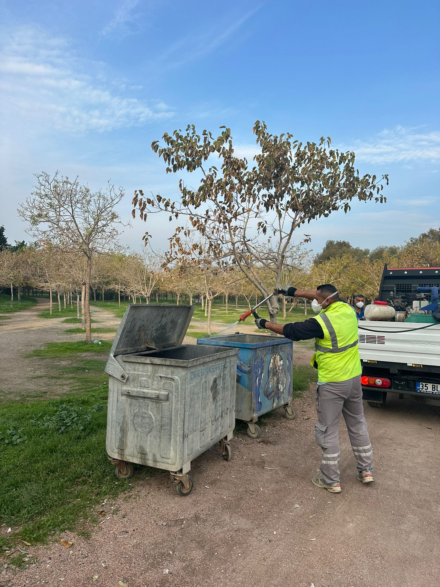 İzmir Büyükşehir’den Karasinekle Yoğun Mücadele Başladı (4)