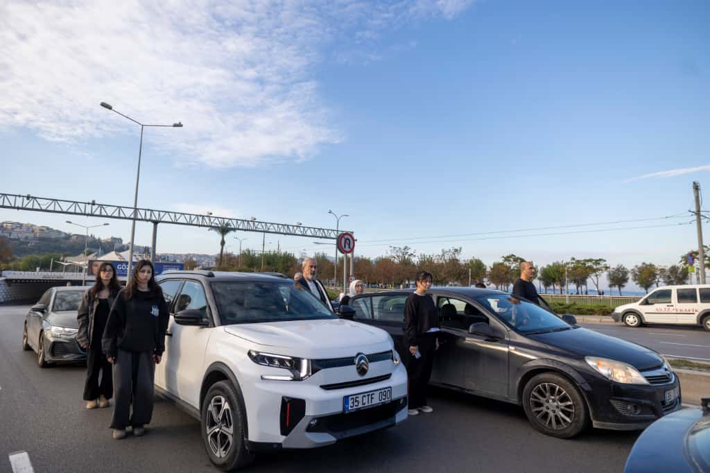 İzmir Cumhuriyet Meydanı'nda Saat 09.05'Te Hayat Durdu (12)