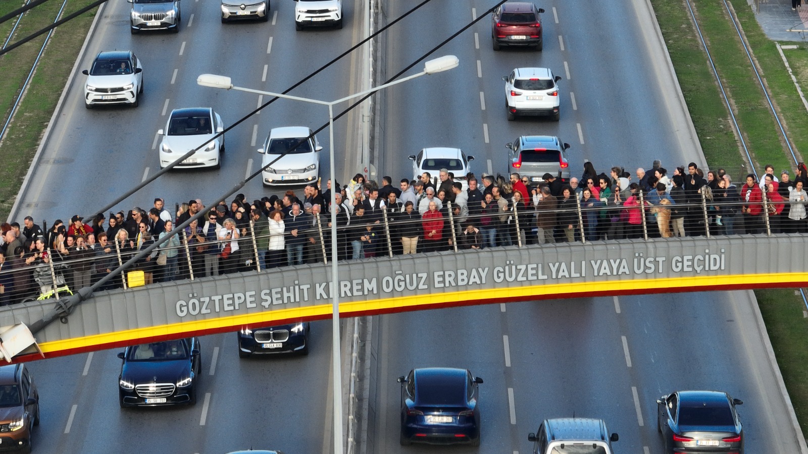 İzmir Cumhuriyet Meydanı'nda Saat 09.05'Te Hayat Durdu (3)-1