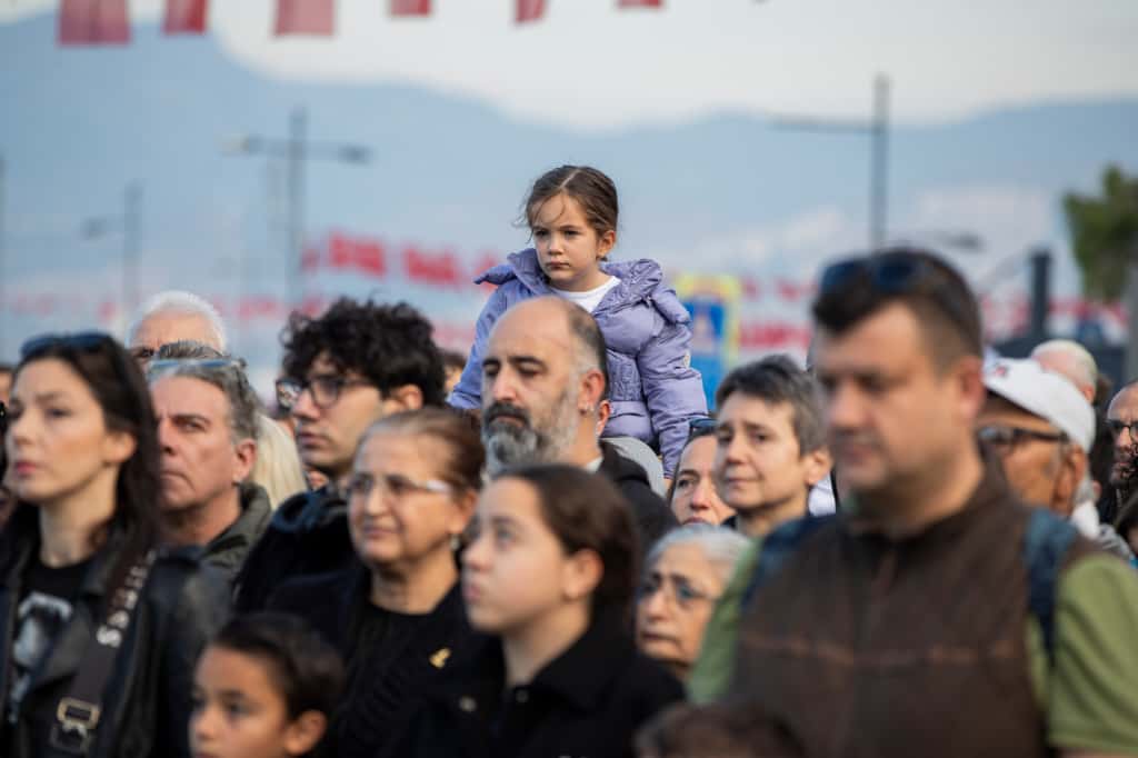 İzmir Cumhuriyet Meydanı'nda Saat 09.05'Te Hayat Durdu (8)