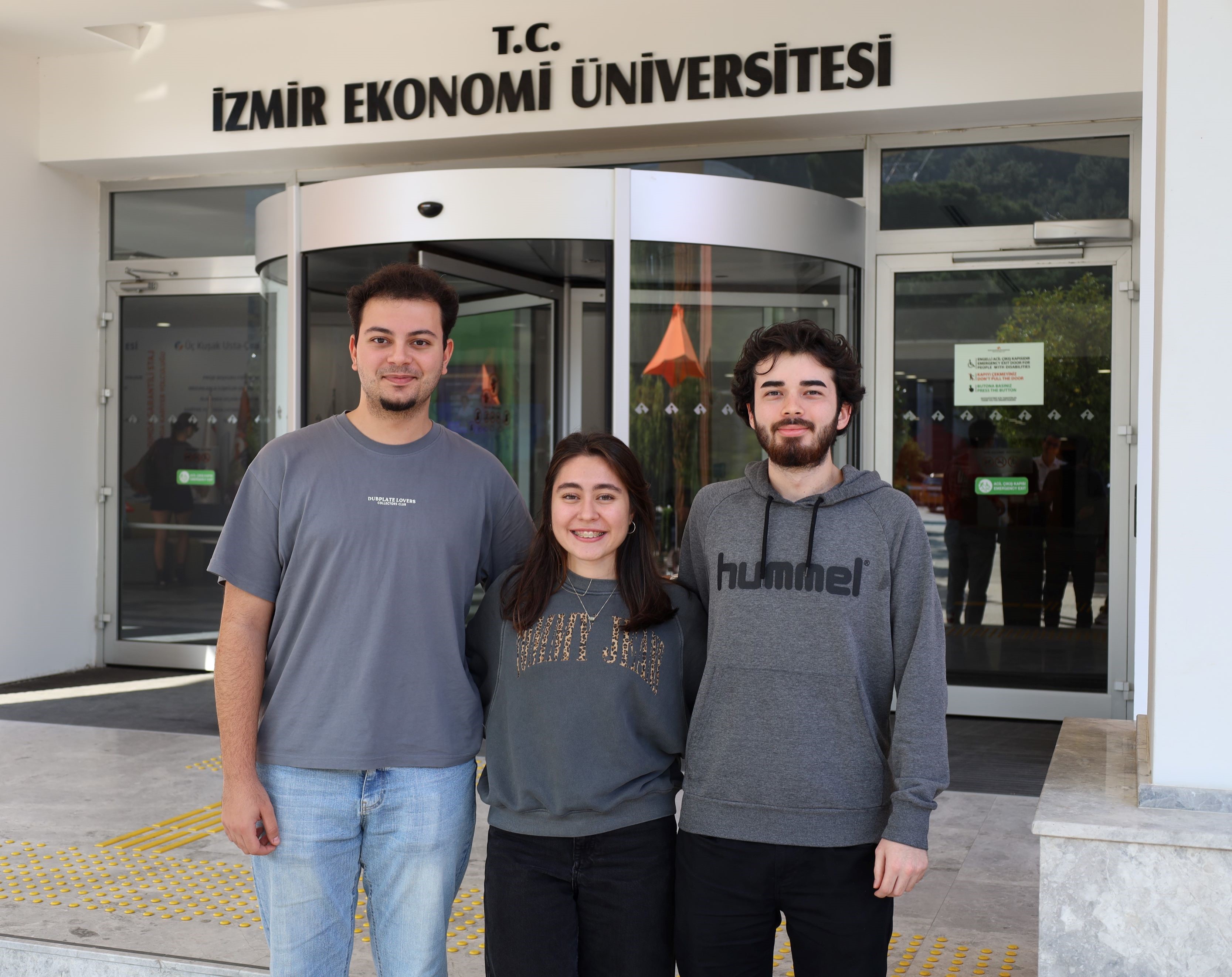 İzmir Ekonomi Üniversitesi'nden Tarihi Başarı! (1)
