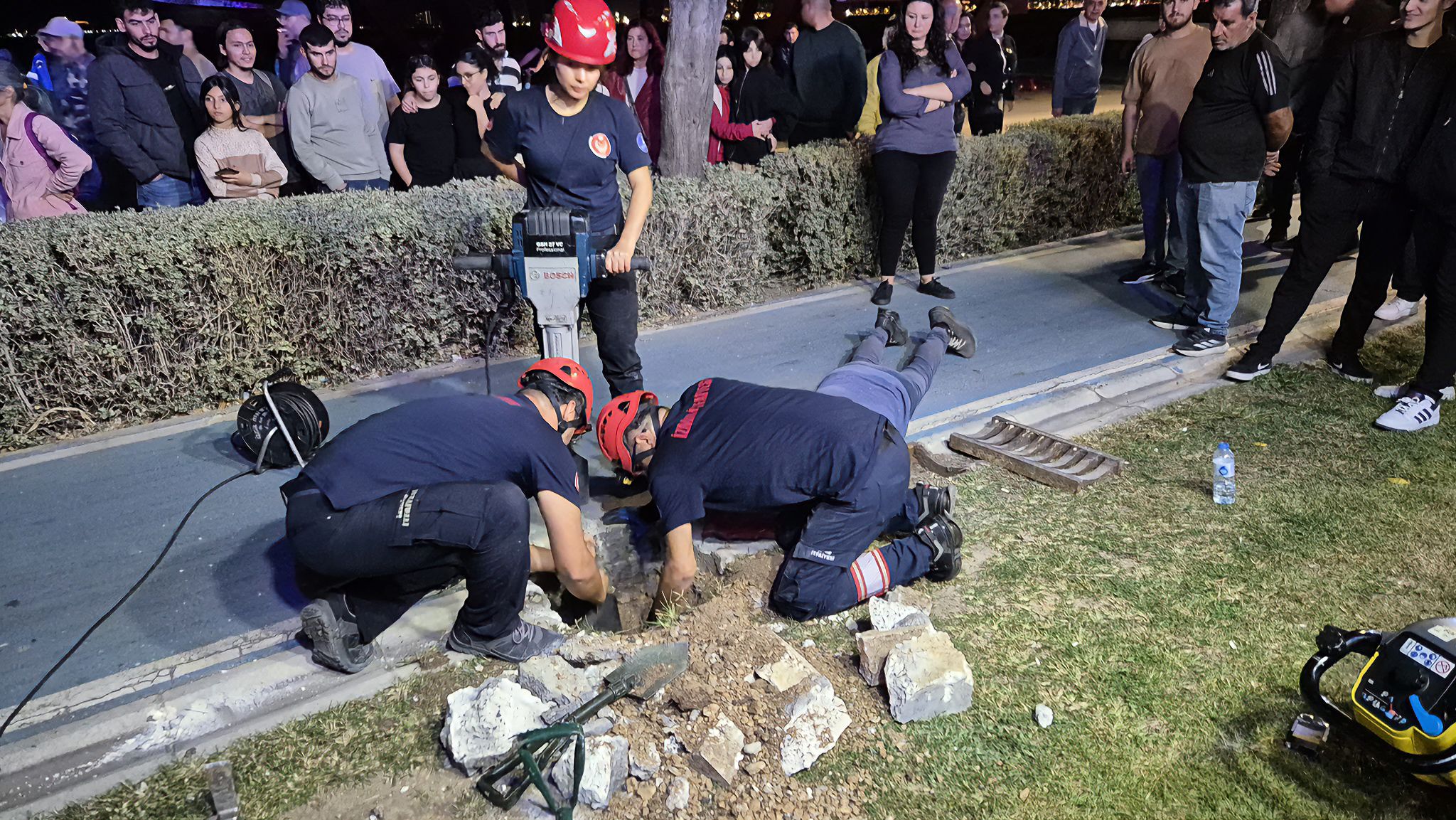 İzmir Itfaiyesi Can Dostların Kahramanı Oldu (2)