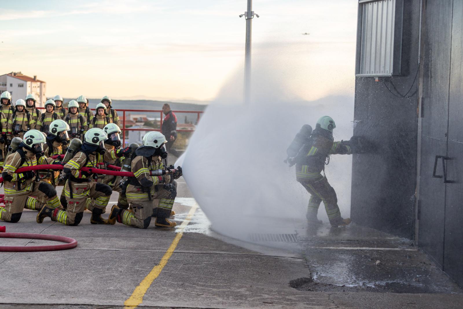 İzmir İtfaiyesi Güçleniyor! Yeni Memurlar Törenle Göreve Başladı (11)