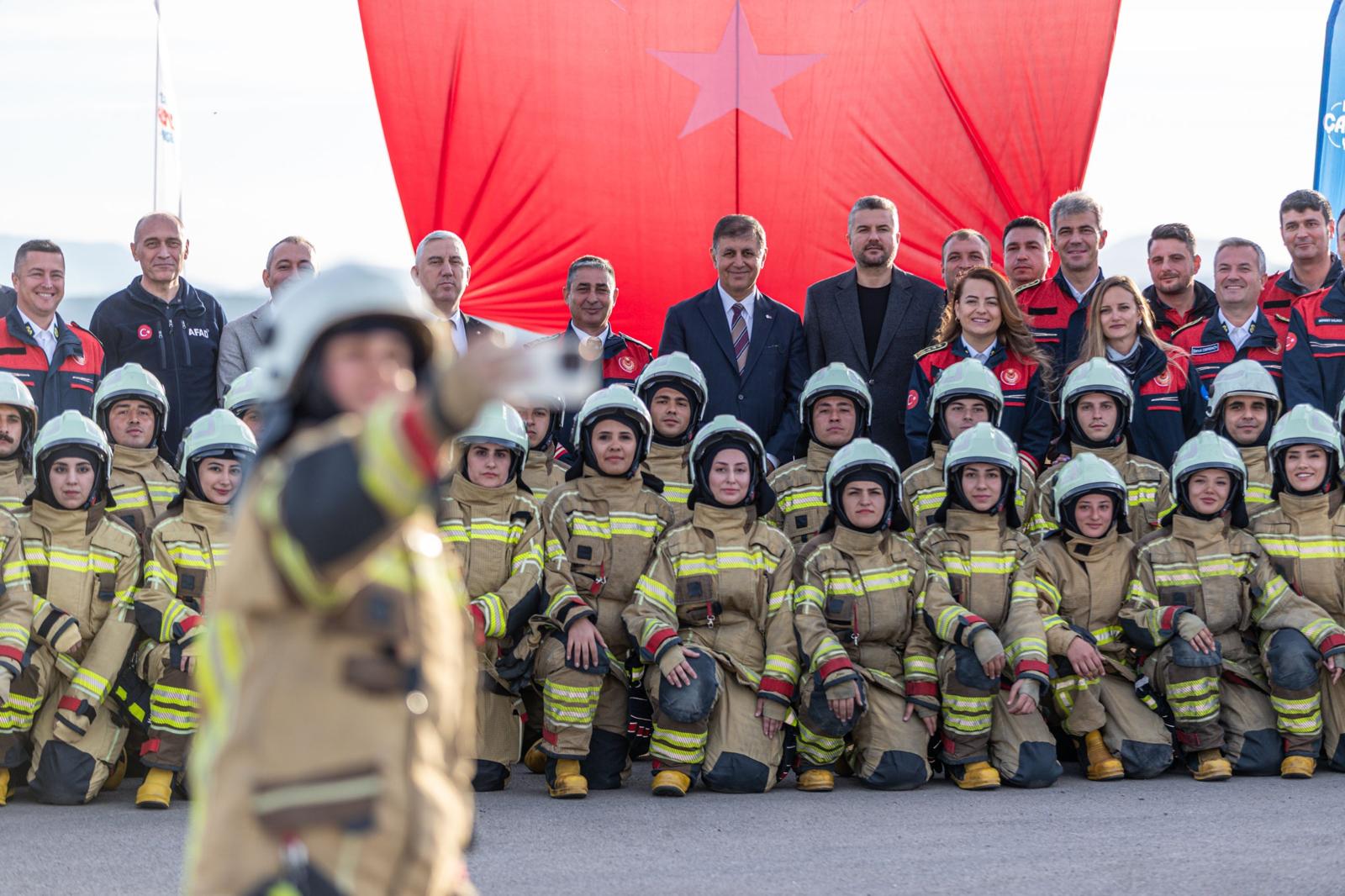 İzmir İtfaiyesi Güçleniyor! Yeni Memurlar Törenle Göreve Başladı (16)