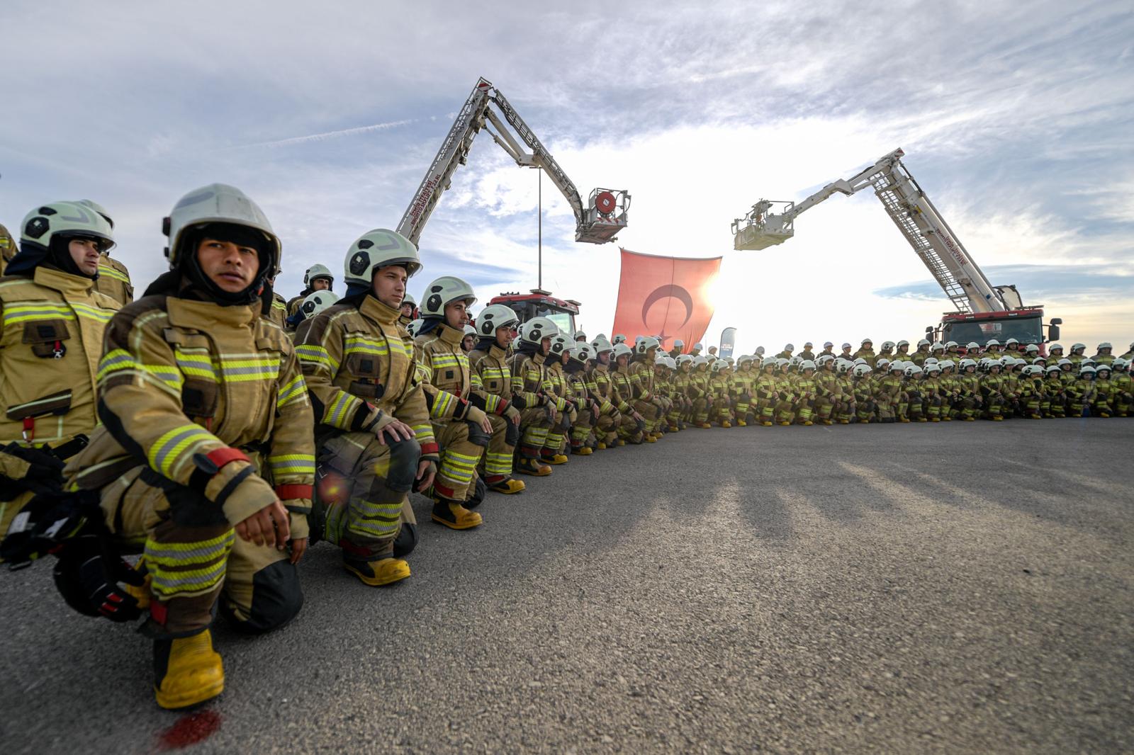 İzmir İtfaiyesi Güçleniyor! Yeni Memurlar Törenle Göreve Başladı (18)