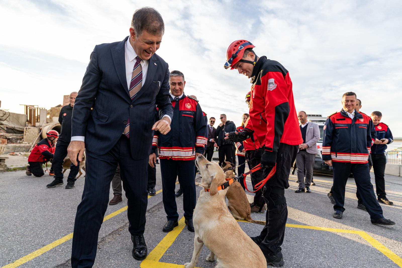 İzmir İtfaiyesi Güçleniyor! Yeni Memurlar Törenle Göreve Başladı (3)