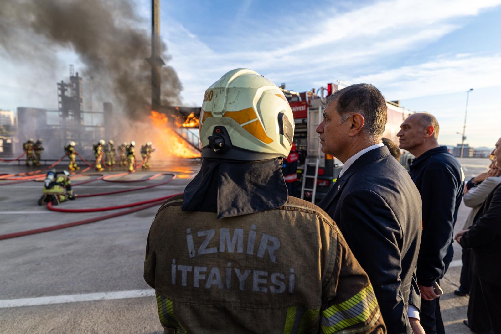 İzmir İtfaiyesi Güçleniyor! Yeni Memurlar Törenle Göreve Başladı (4)