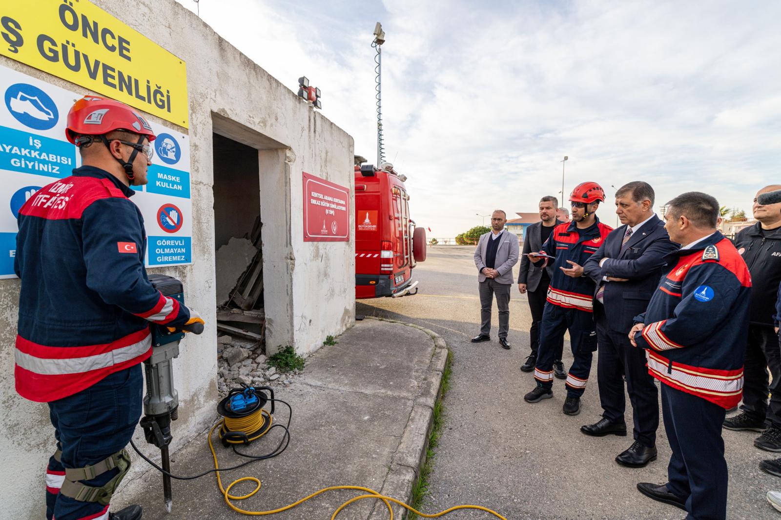 İzmir İtfaiyesi Güçleniyor! Yeni Memurlar Törenle Göreve Başladı (6)
