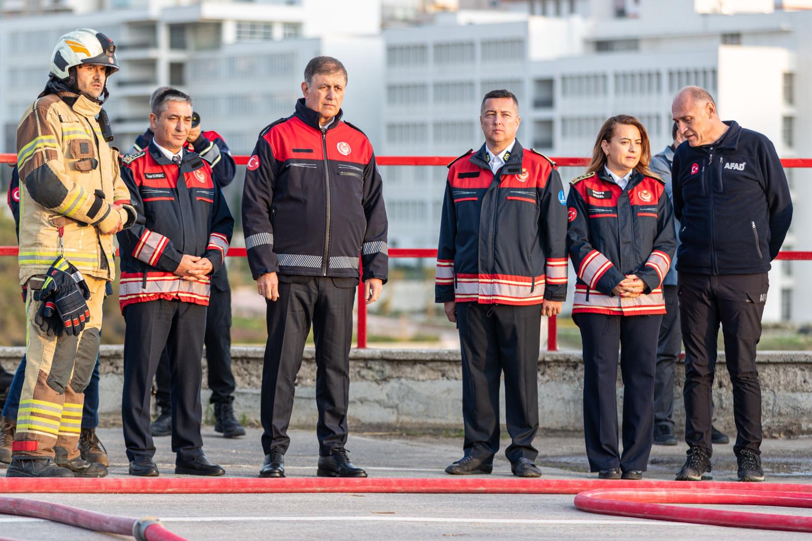 İzmir İtfaiyesi Güçleniyor! Yeni Memurlar Törenle Göreve Başladı (8)