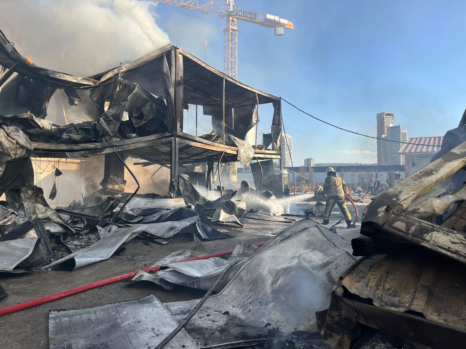 İzmir Itfaiyesinden Hızlı Müdahale Yangın Dakikalar Içinde Söndü (2)