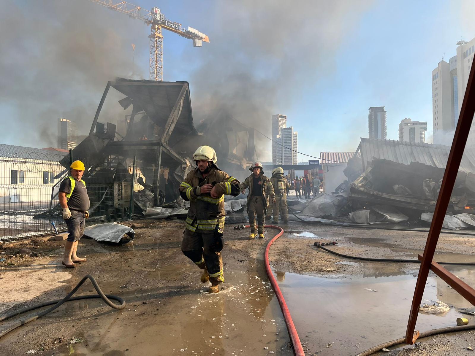 İzmir Itfaiyesinden Hızlı Müdahale Yangın Dakikalar Içinde Söndü (3)
