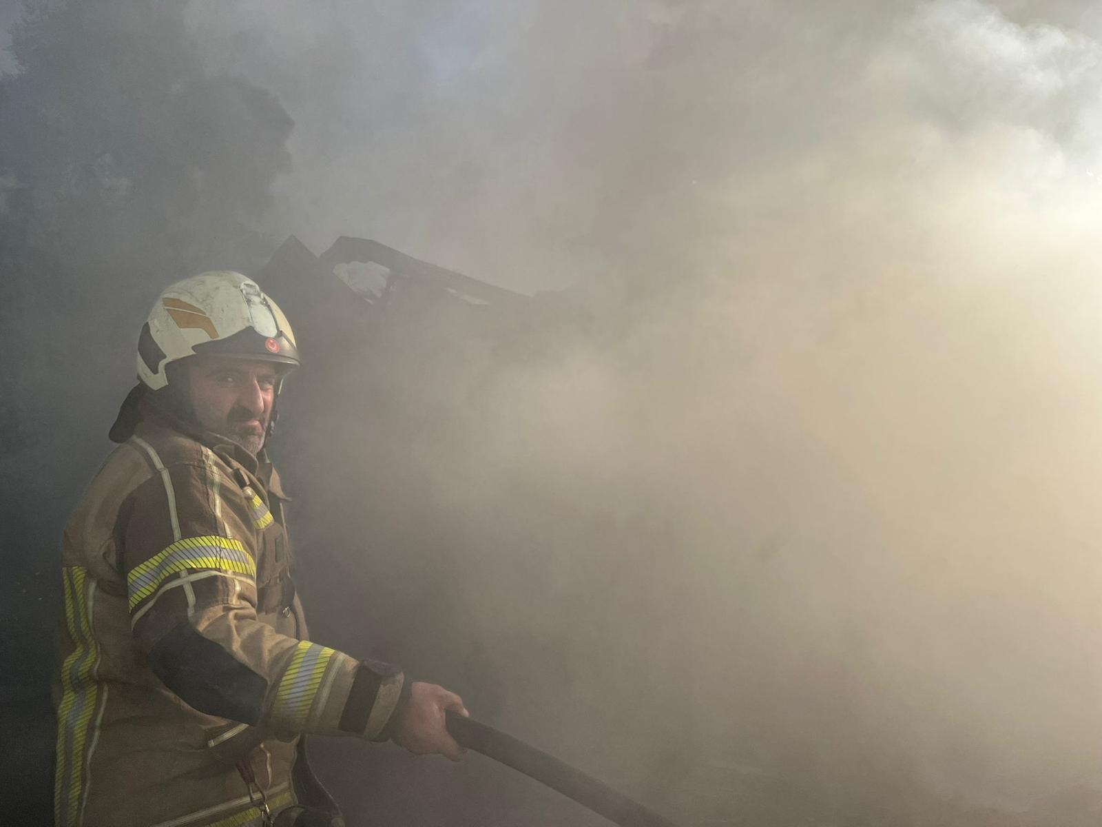 İzmir Itfaiyesinden Hızlı Müdahale Yangın Dakikalar Içinde Söndü (4)