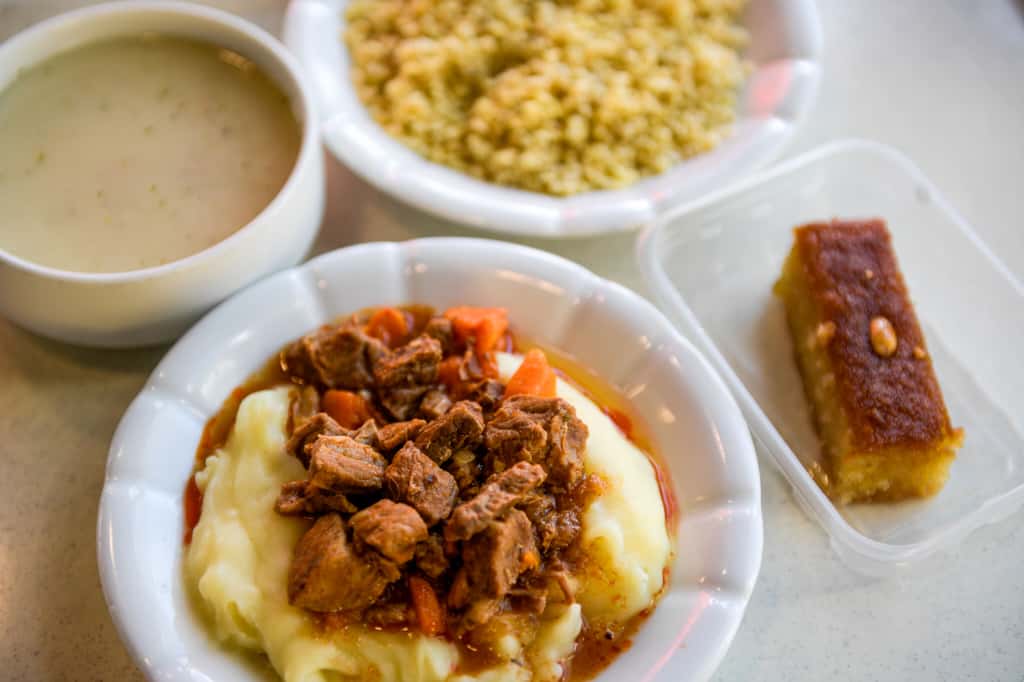 İzmir Kent Lokantaları’nda 10 Kasım’da Ücretsiz Yemek Dağıtıldı (5)