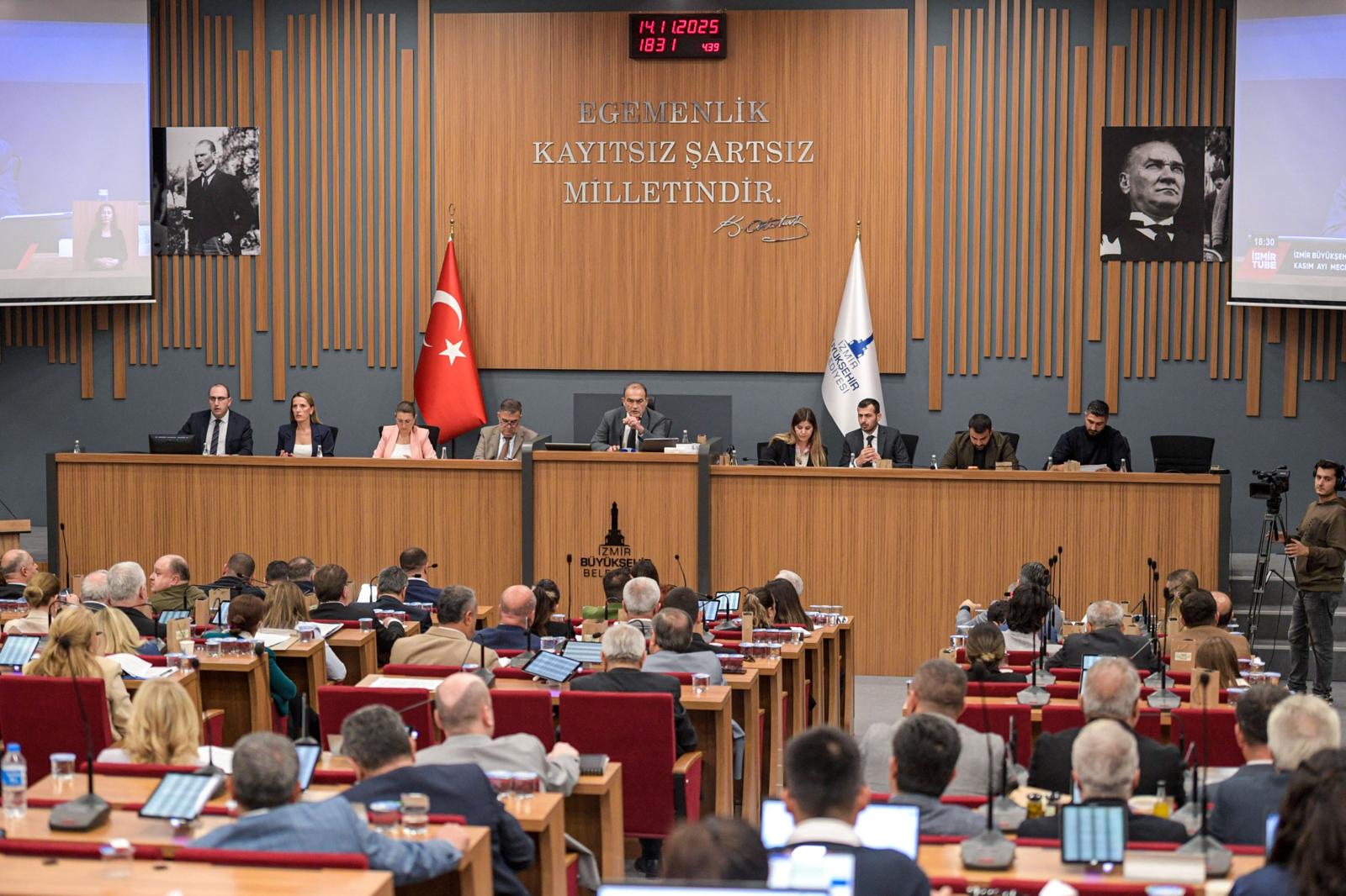 İzmir Körfezi’nde Kritik Vapur Hamlesi (2)