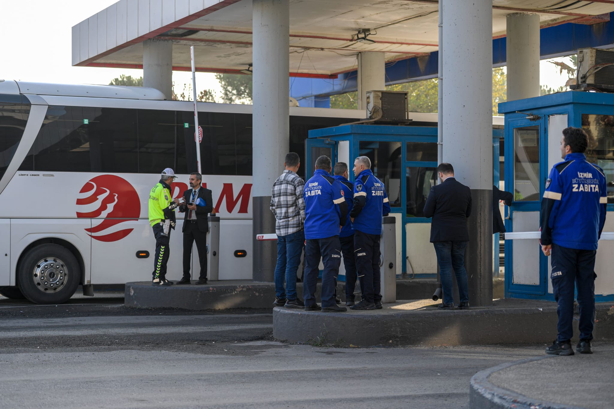 İzmir Otogarı’nda Flaş Gelişme Haciz Işlemi Başlatıldı! (1)