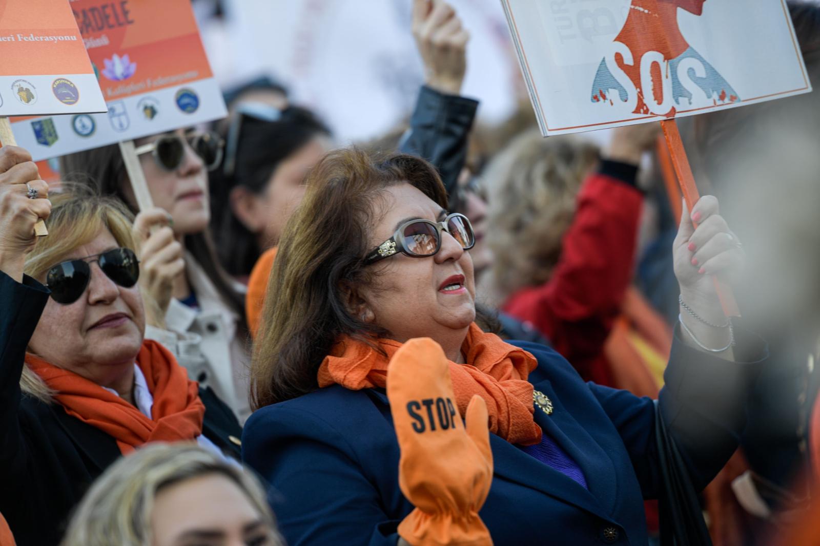İzmir’de 25 Kasım Için 'Turuncu Yürüyüş' Düzenlendi (7)