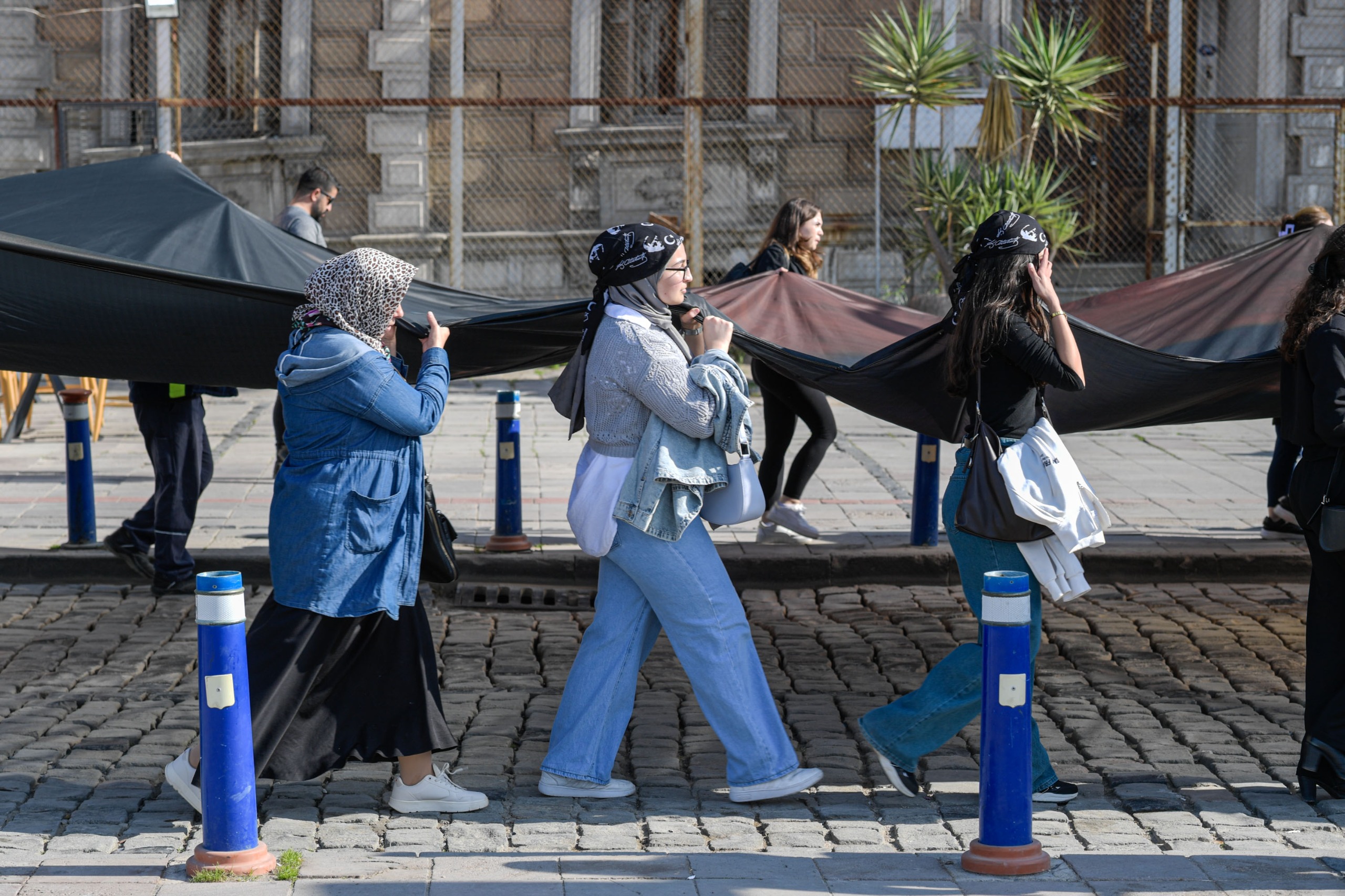 İzmir’de 350 Metrelik Atatürk Posteriyle Saygı Yürüyüşü (11)