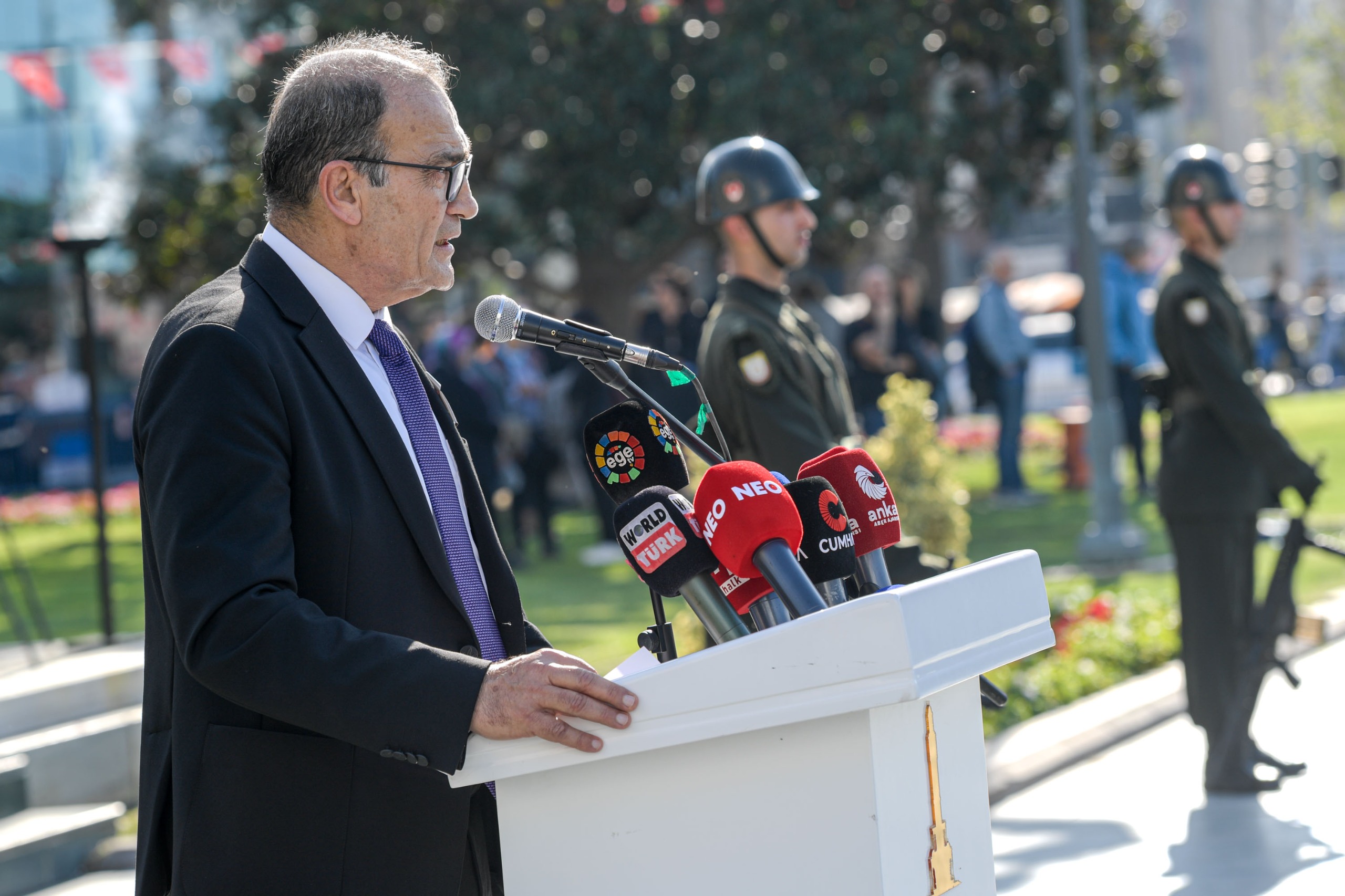 İzmir’de 350 Metrelik Atatürk Posteriyle Saygı Yürüyüşü (14)