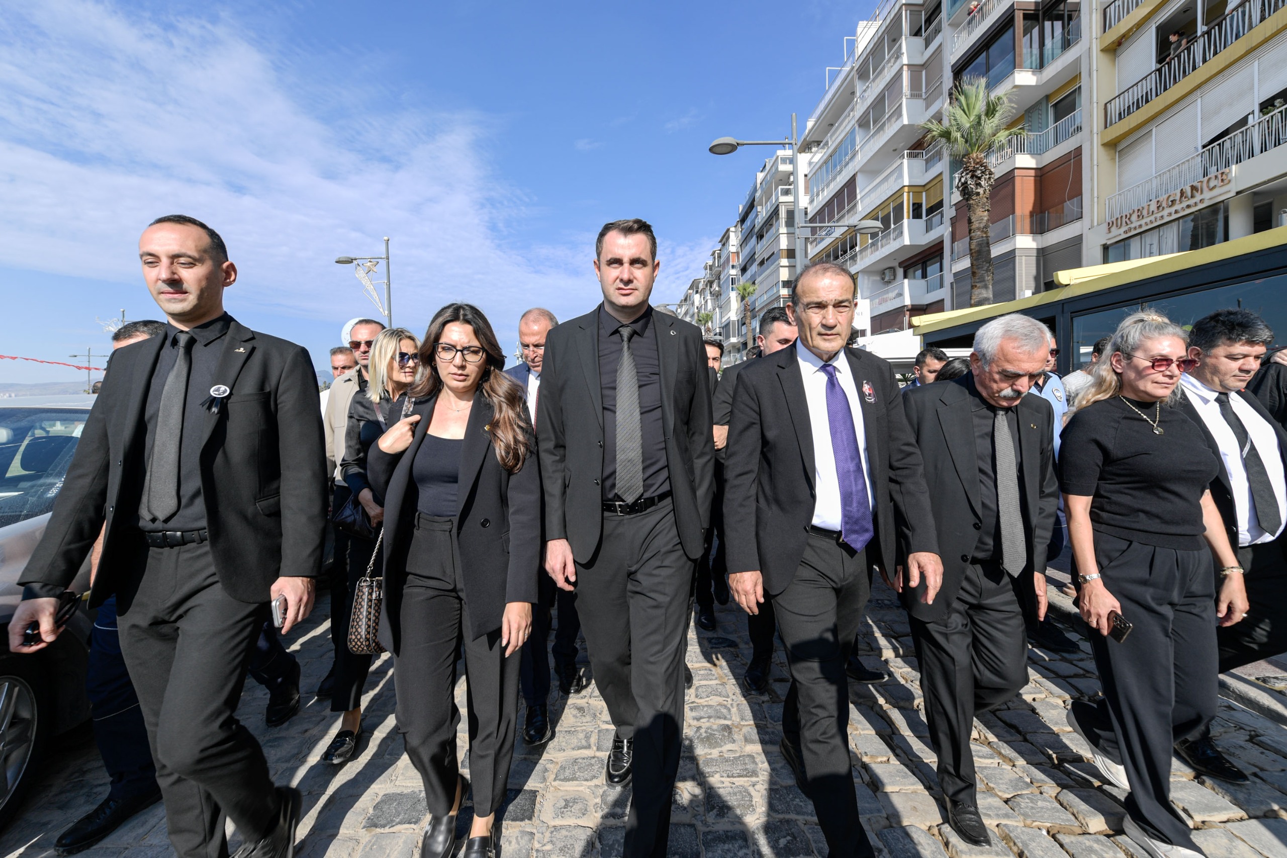 İzmir’de 350 Metrelik Atatürk Posteriyle Saygı Yürüyüşü (2)