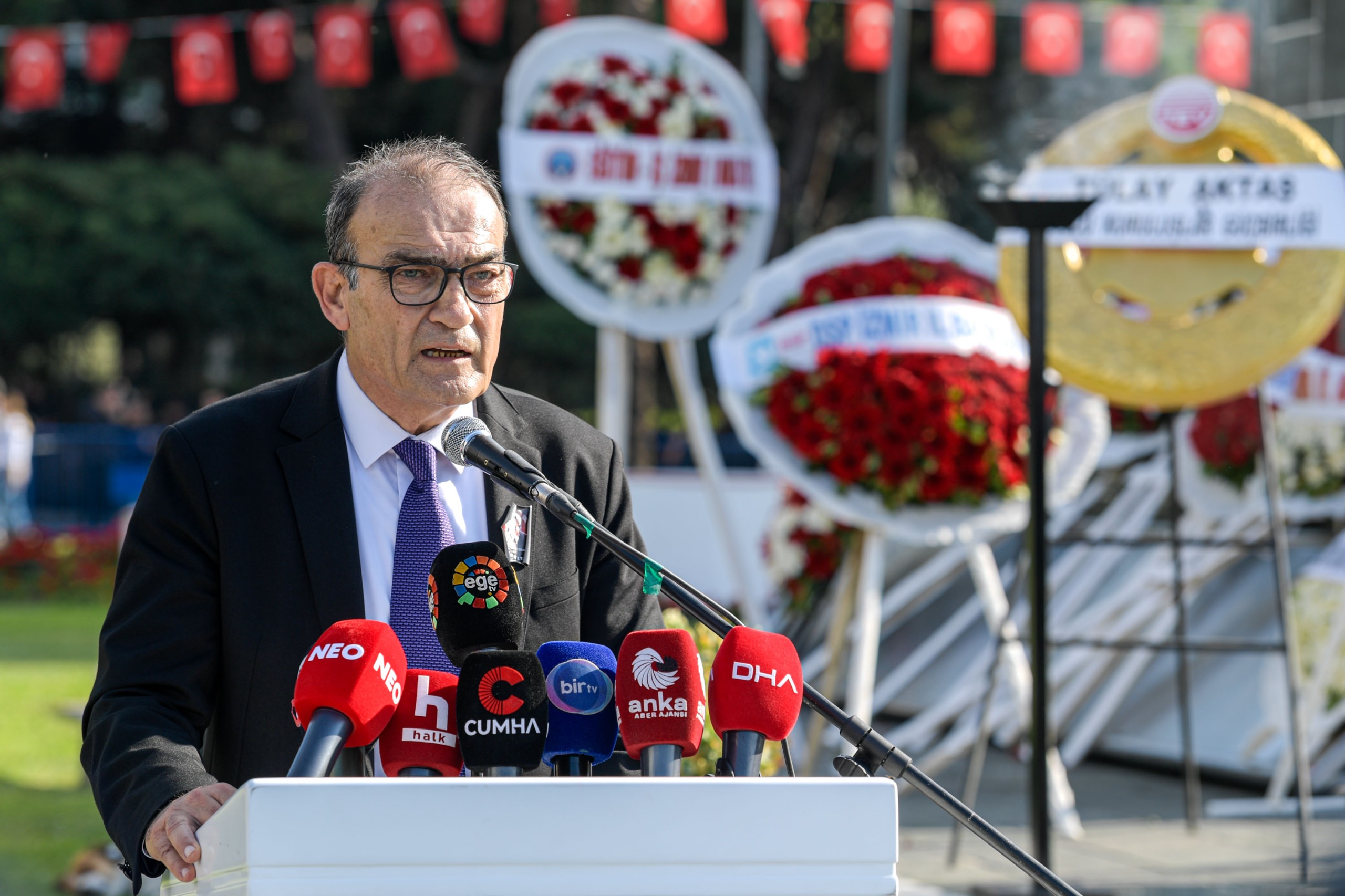 İzmir’de 350 Metrelik Atatürk Posteriyle Saygı Yürüyüşü (6)