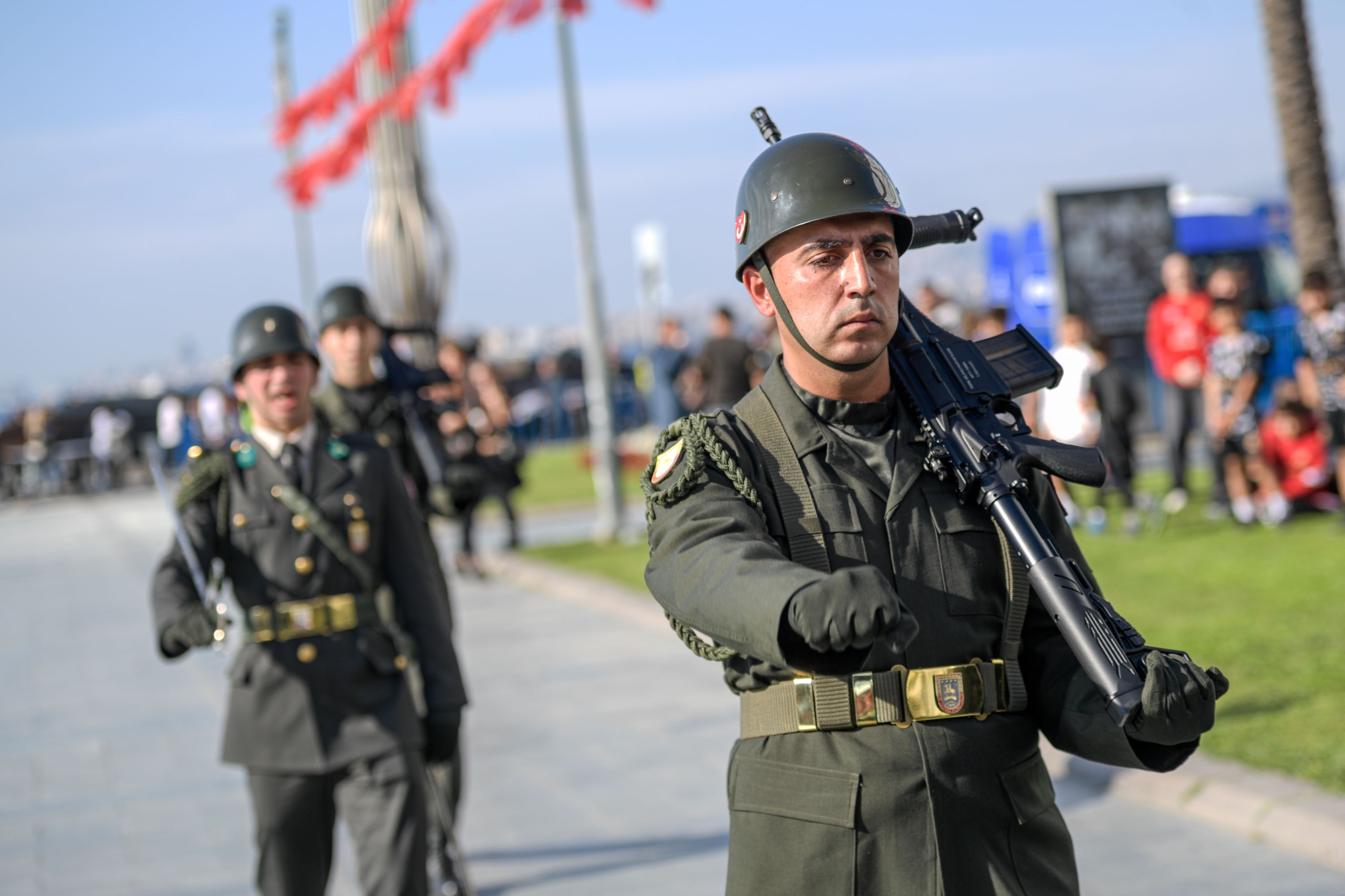 İzmir’de 350 Metrelik Atatürk Posteriyle Saygı Yürüyüşü (7)