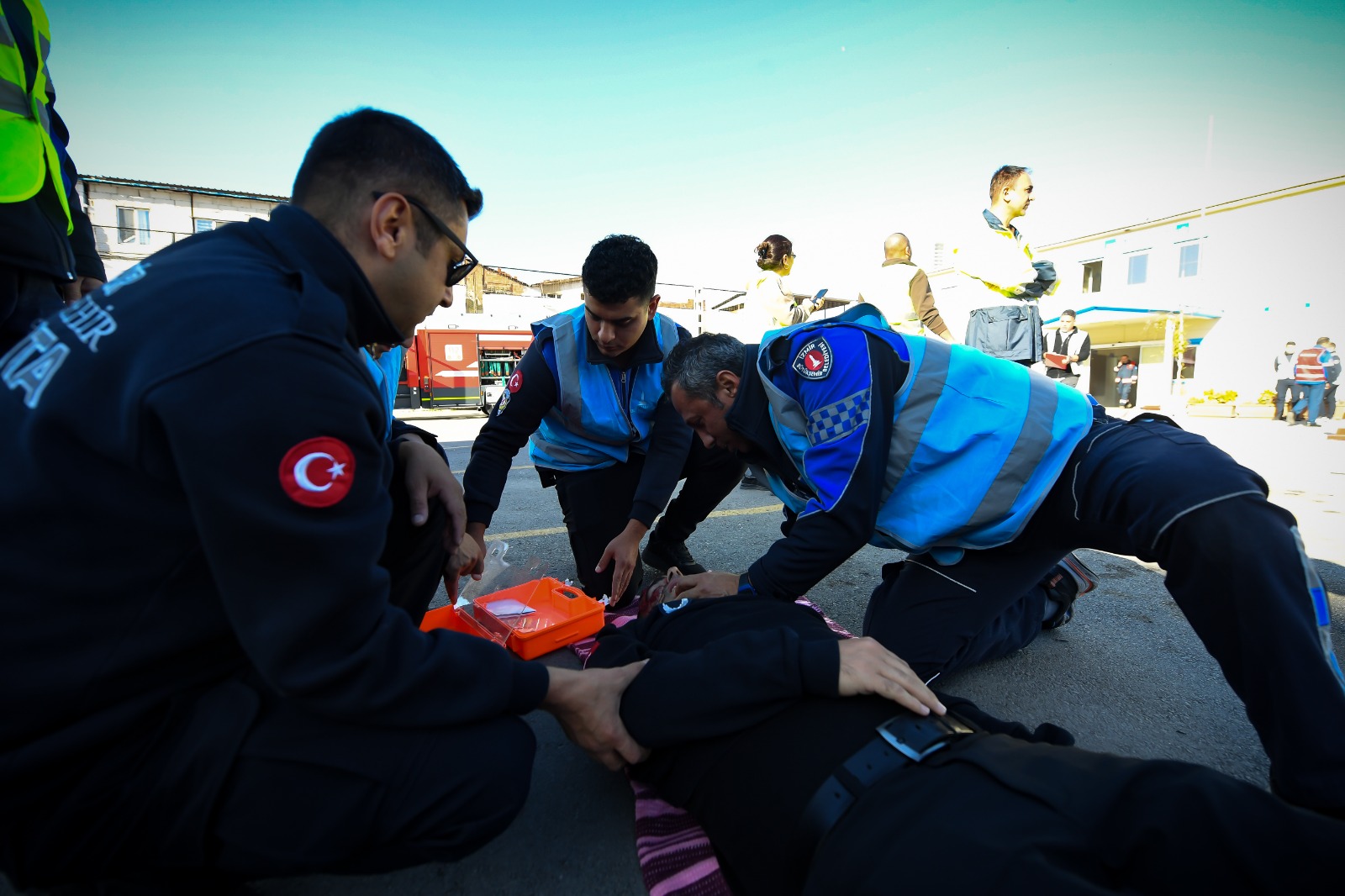 İzmir’de Afet Hazırlığı Tatbikat Gerçek Bir Kriz Anına Dönüştü (3)