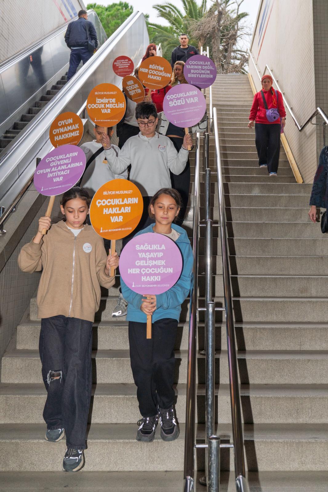 İzmir’de Çocuklar Seslerini Tüm Şehre Duyurdu (11)