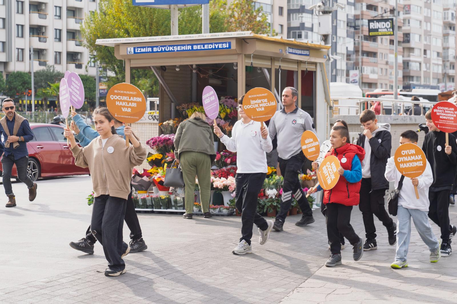 İzmir’de Çocuklar Seslerini Tüm Şehre Duyurdu (6)