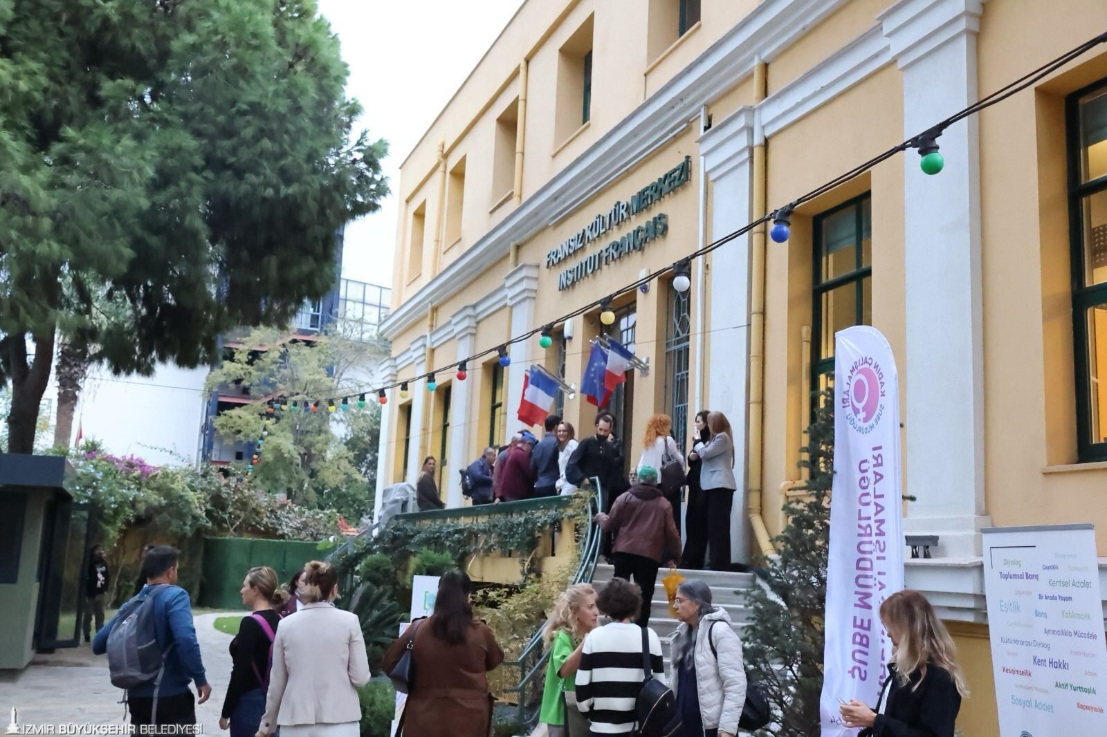 İzmir’de Dev Yürüyüş Hazırlığı Turuncu Giysilerle Büyük Mesaj! (2)