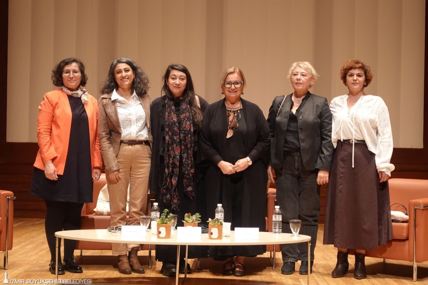 İzmir’de Dev Yürüyüş Hazırlığı Turuncu Giysilerle Büyük Mesaj! (3)