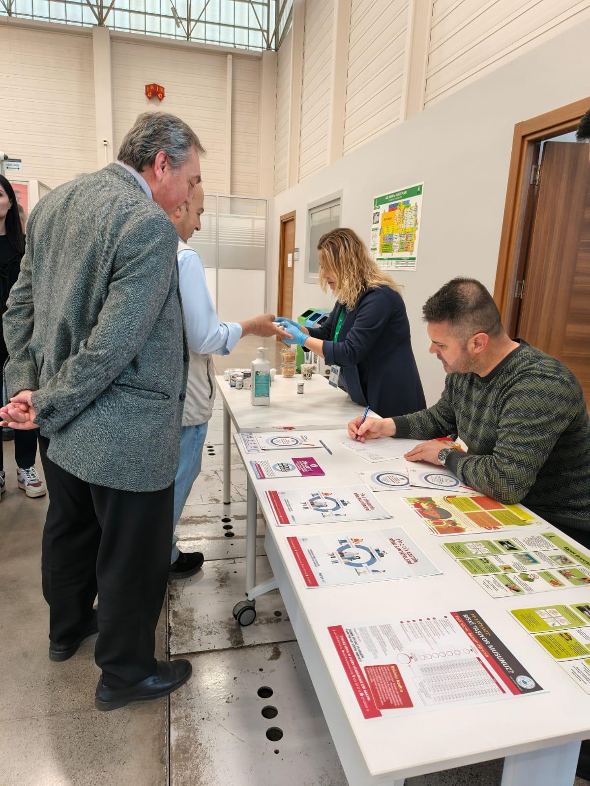 İzmir’de Dünya Diyabet Günü’nde Farkındalık Etkinlikleri Düzenlendi (1)