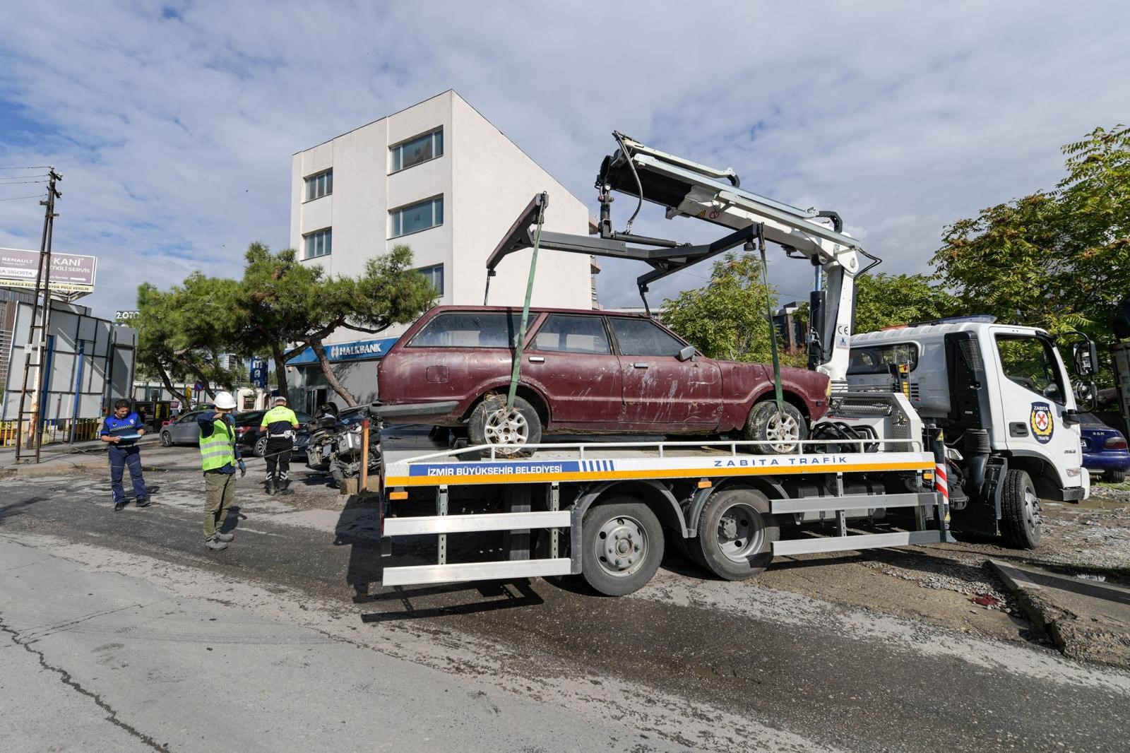 İzmir’de Hurda Araçlar Ekonomiye Kazandırılıyor (3)