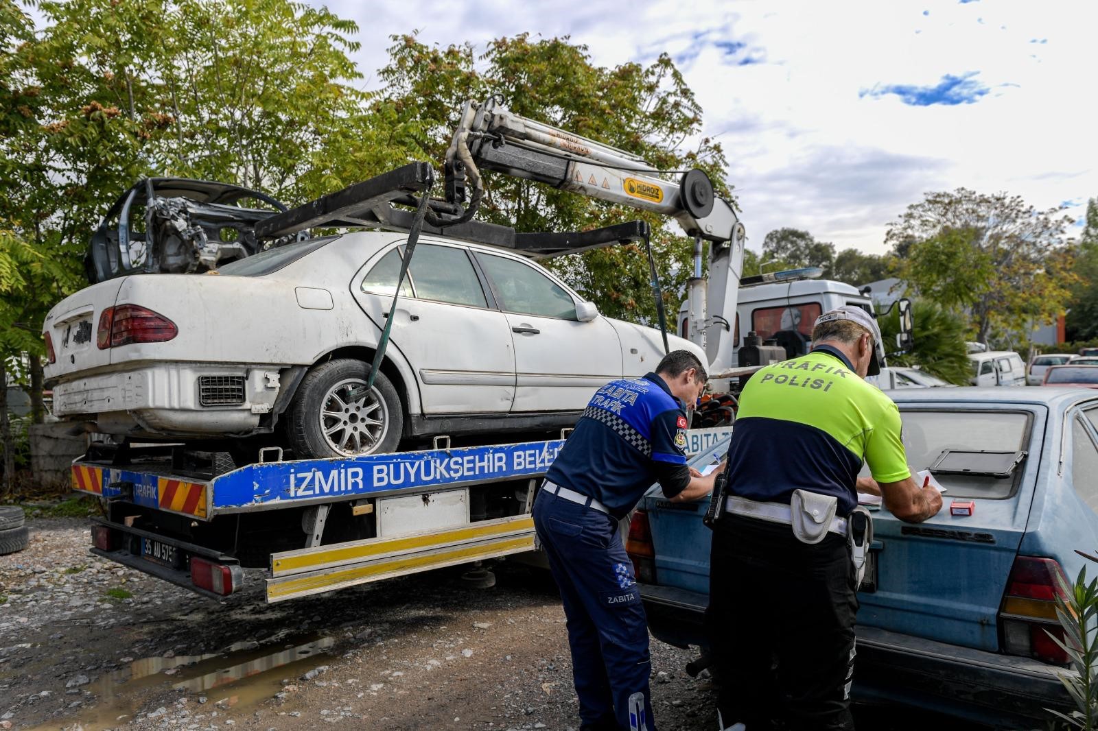 İzmir’de Hurda Araçlar Ekonomiye Kazandırılıyor (4)