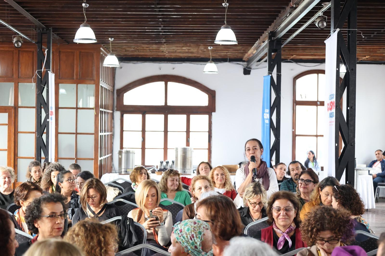 İzmir’de Kadınların Sesi Yükseliyor 30 Kuruluş Ortak Masada (1)