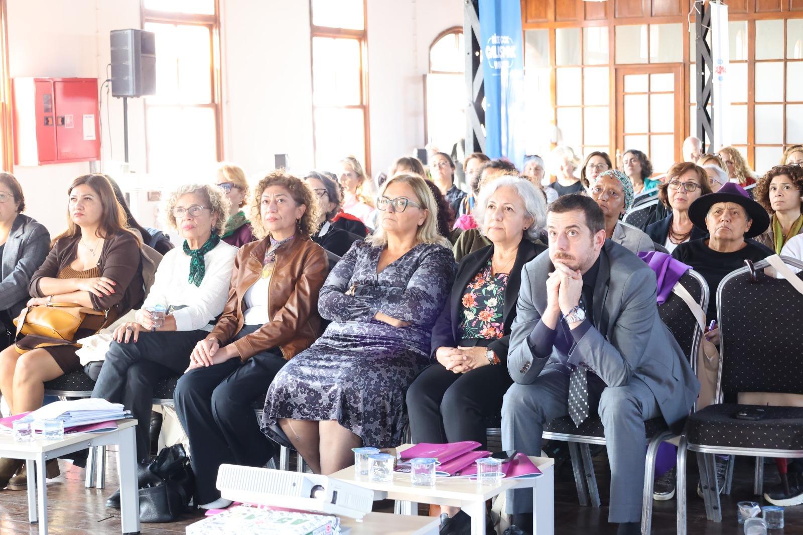 İzmir’de Kadınların Sesi Yükseliyor 30 Kuruluş Ortak Masada (6)