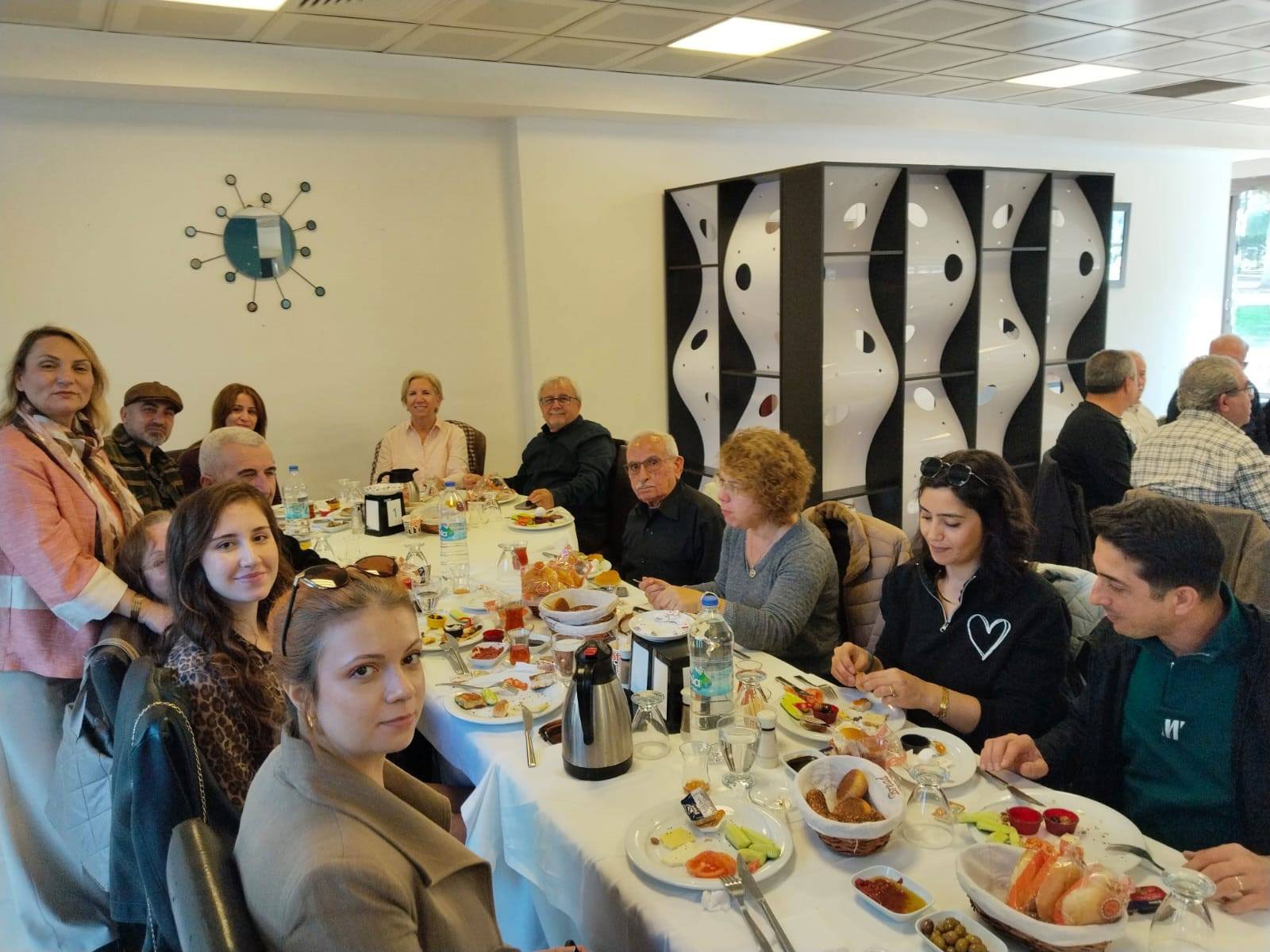 İzmir’de Kırkağaçlılar Buluştu Şair Eşref Şiirleriyle Anıldı (4)