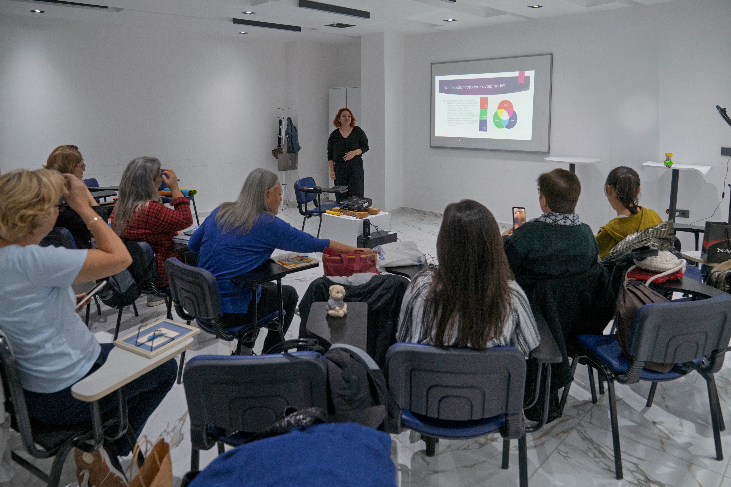 İzmir’de Mobilya Sektörüne Dev Eğitim Desteği Kurslar Dolup Taşıyor (11)