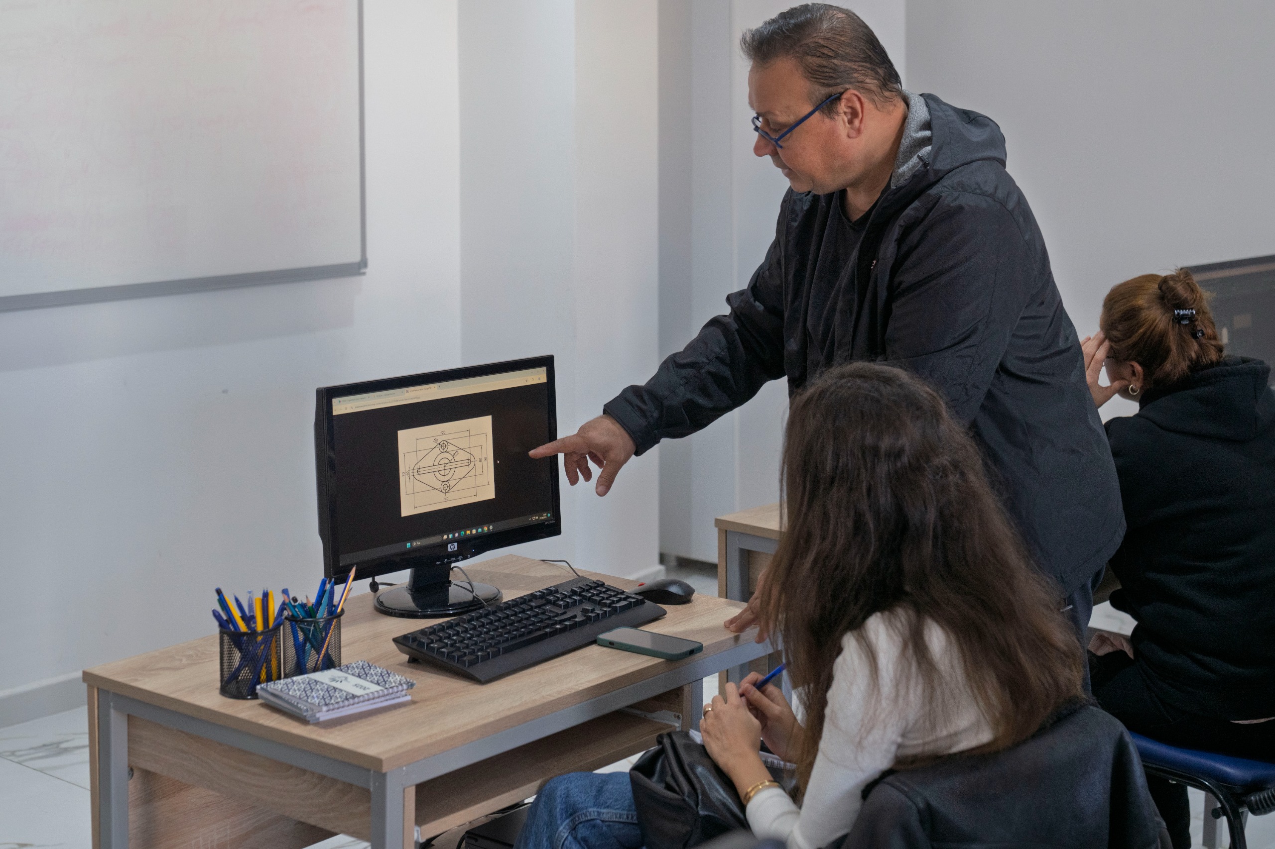 İzmir’de Mobilya Sektörüne Dev Eğitim Desteği Kurslar Dolup Taşıyor (6)