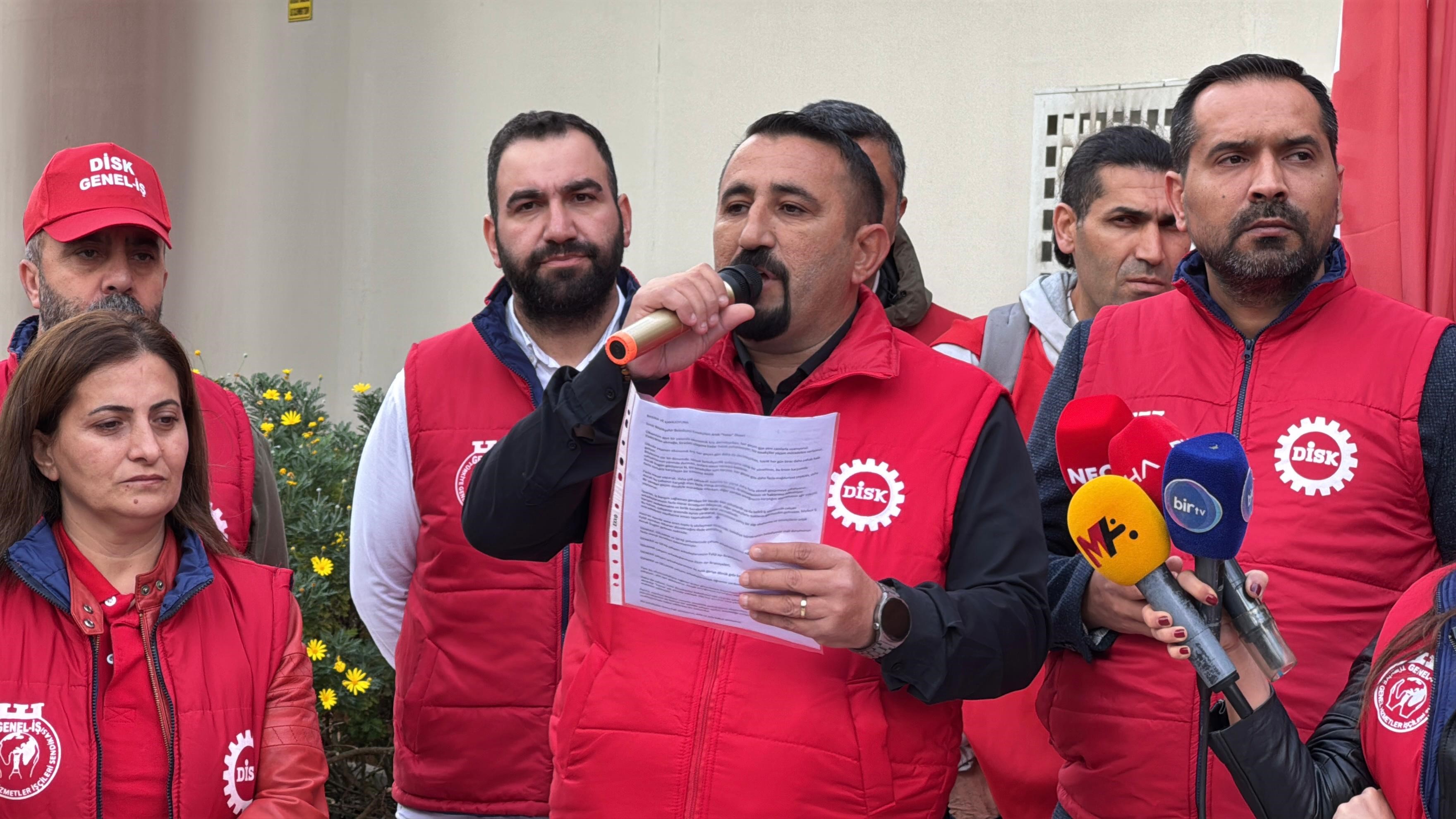 İzmir'de Sosyal Hak Krizi İzenerji̇, İzelman Ve İzfaş Işçilerinden Oturma Eylemi (3)