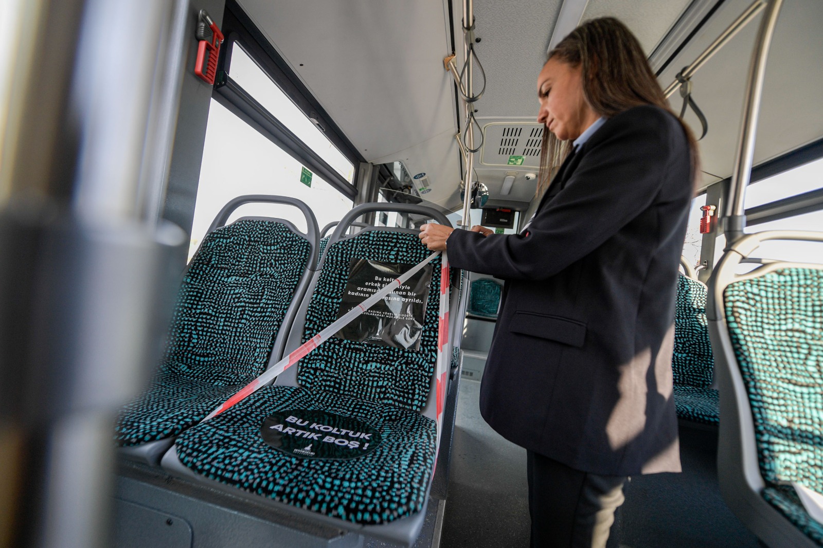 İzmir’de Toplu Taşımada Boş Koltuklar Dikkat Çekti! İşte Nedeni (6)