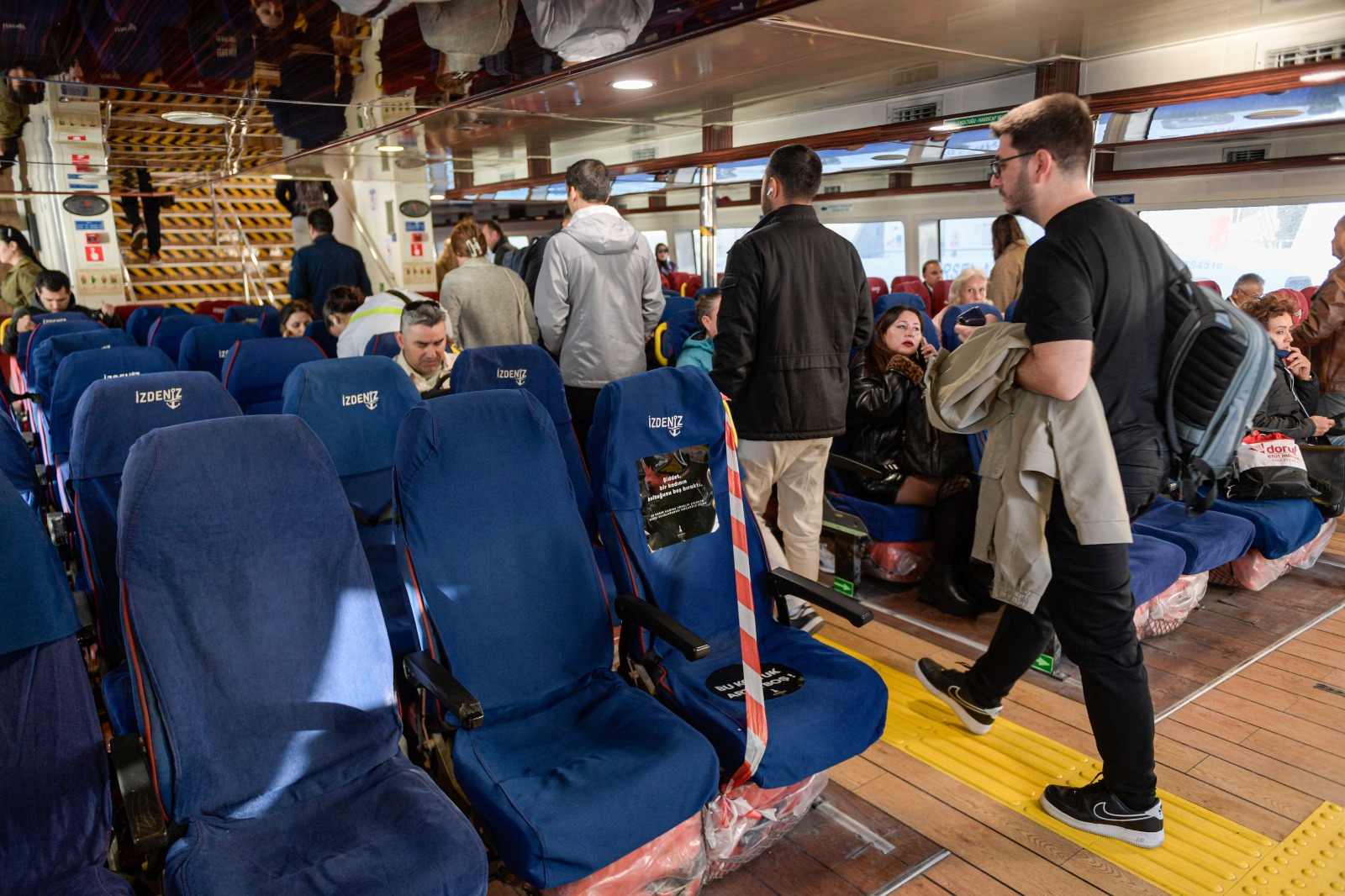 İzmir’de Toplu Taşımada Boş Koltuklar Dikkat Çekti! İşte Nedeni (8)