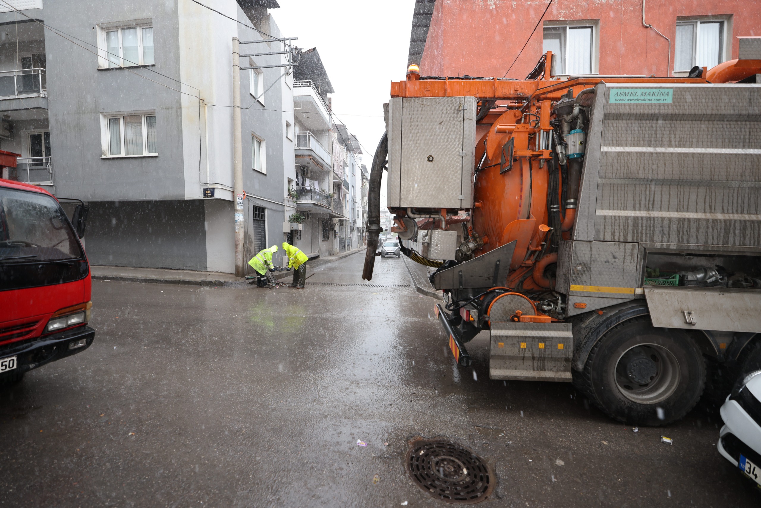 İzmir’de Yağış Etkisini Artırdı Ekipler Anında Müdahale Etti (7)
